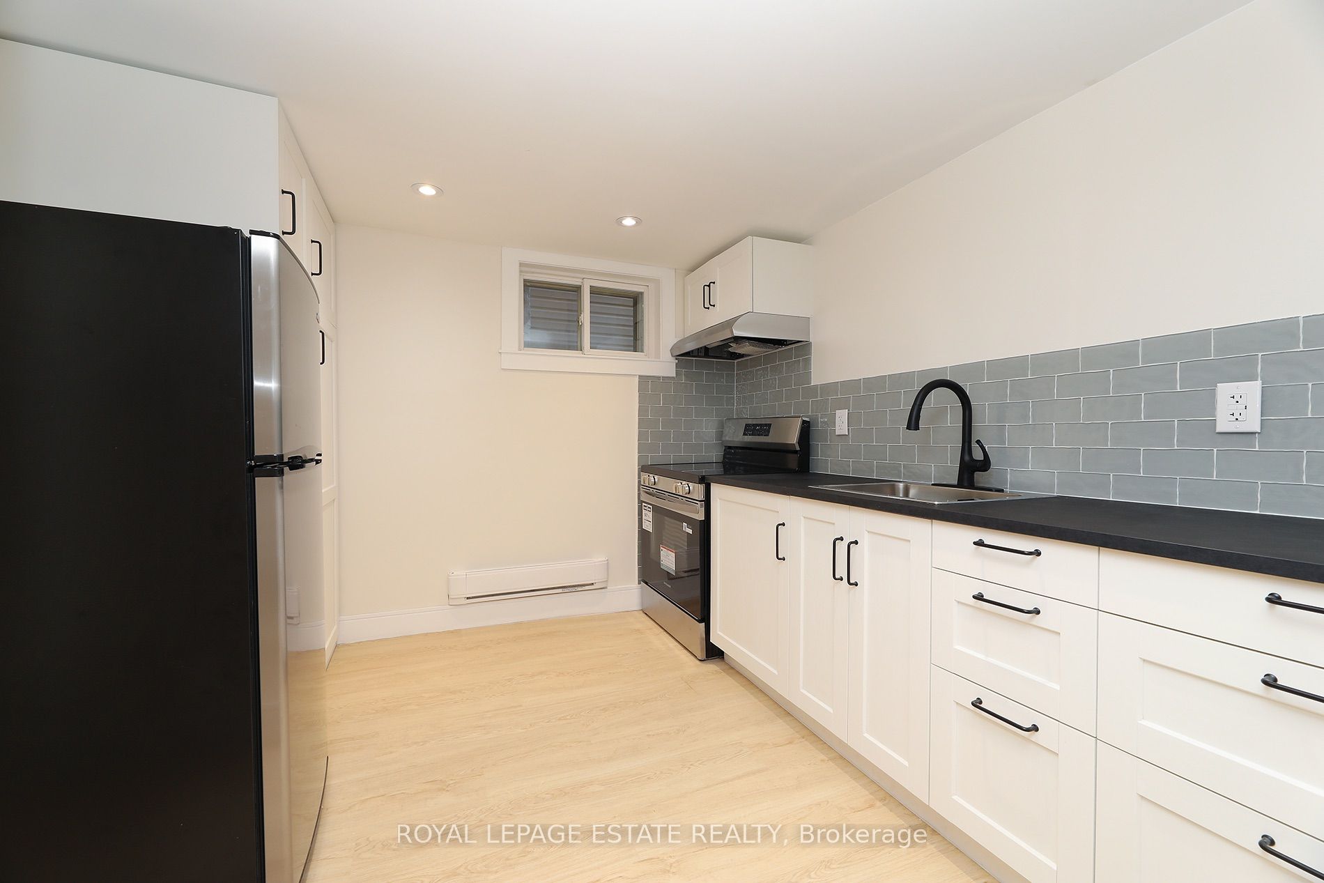 435 Kingston Road Lower Property Photo 8