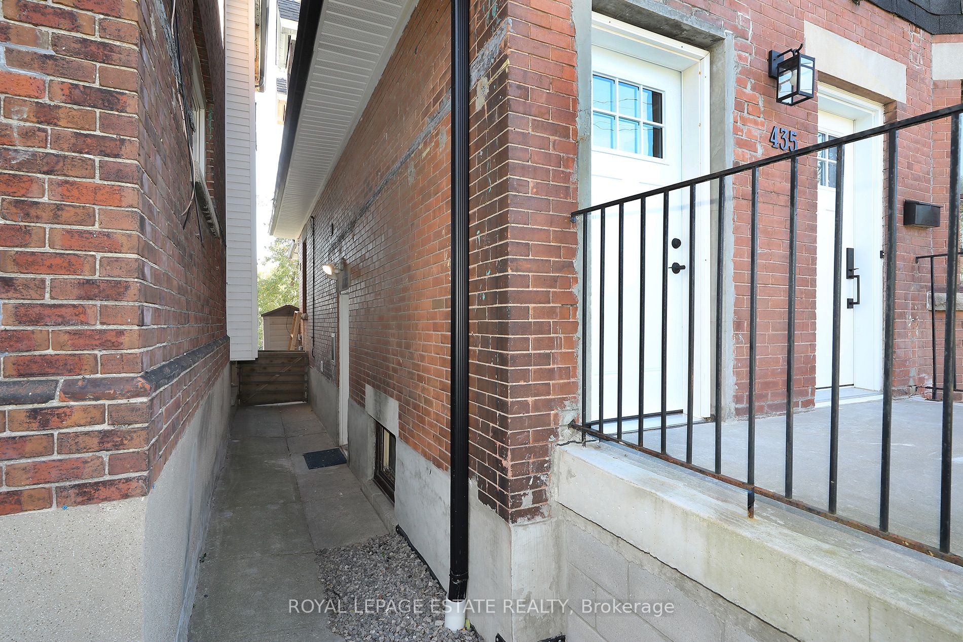 435 Kingston Road Lower Property Photo 12