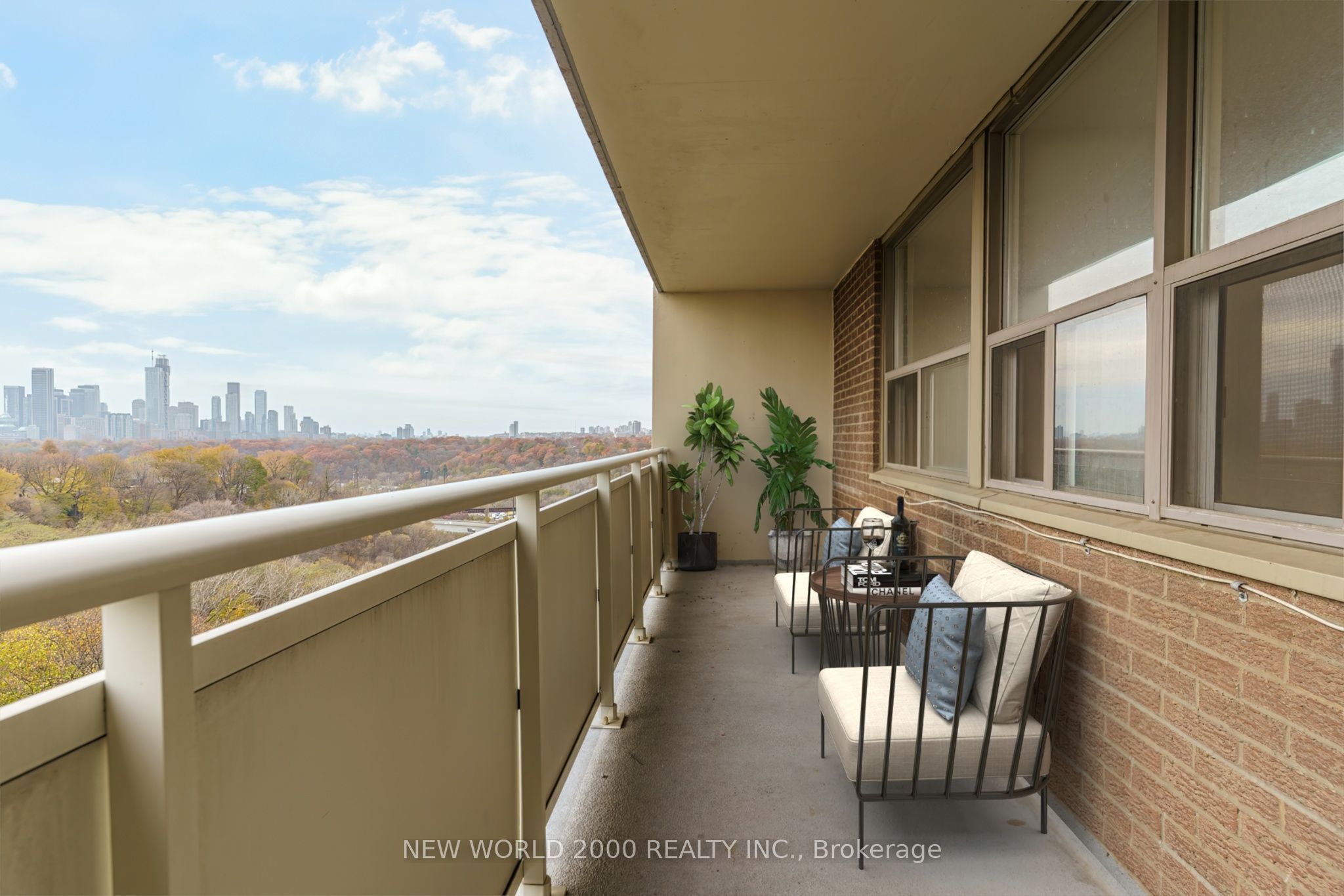 1010 Broadview Avenue 805 Property Photo 2
