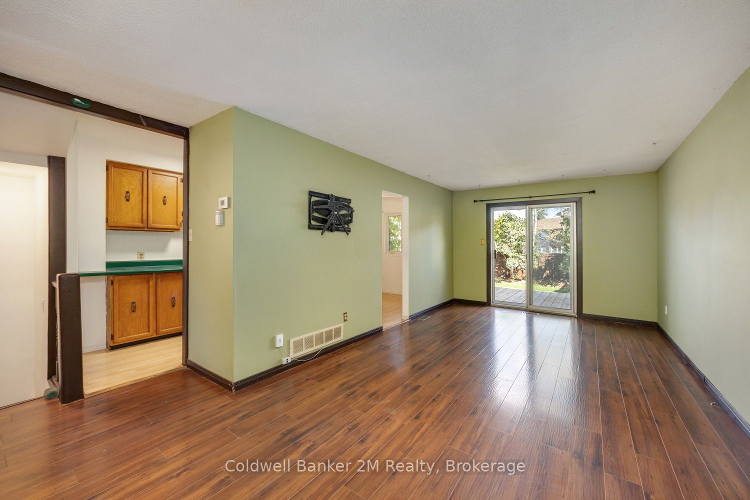 1161 Trowbridge Court Property Photo 2
