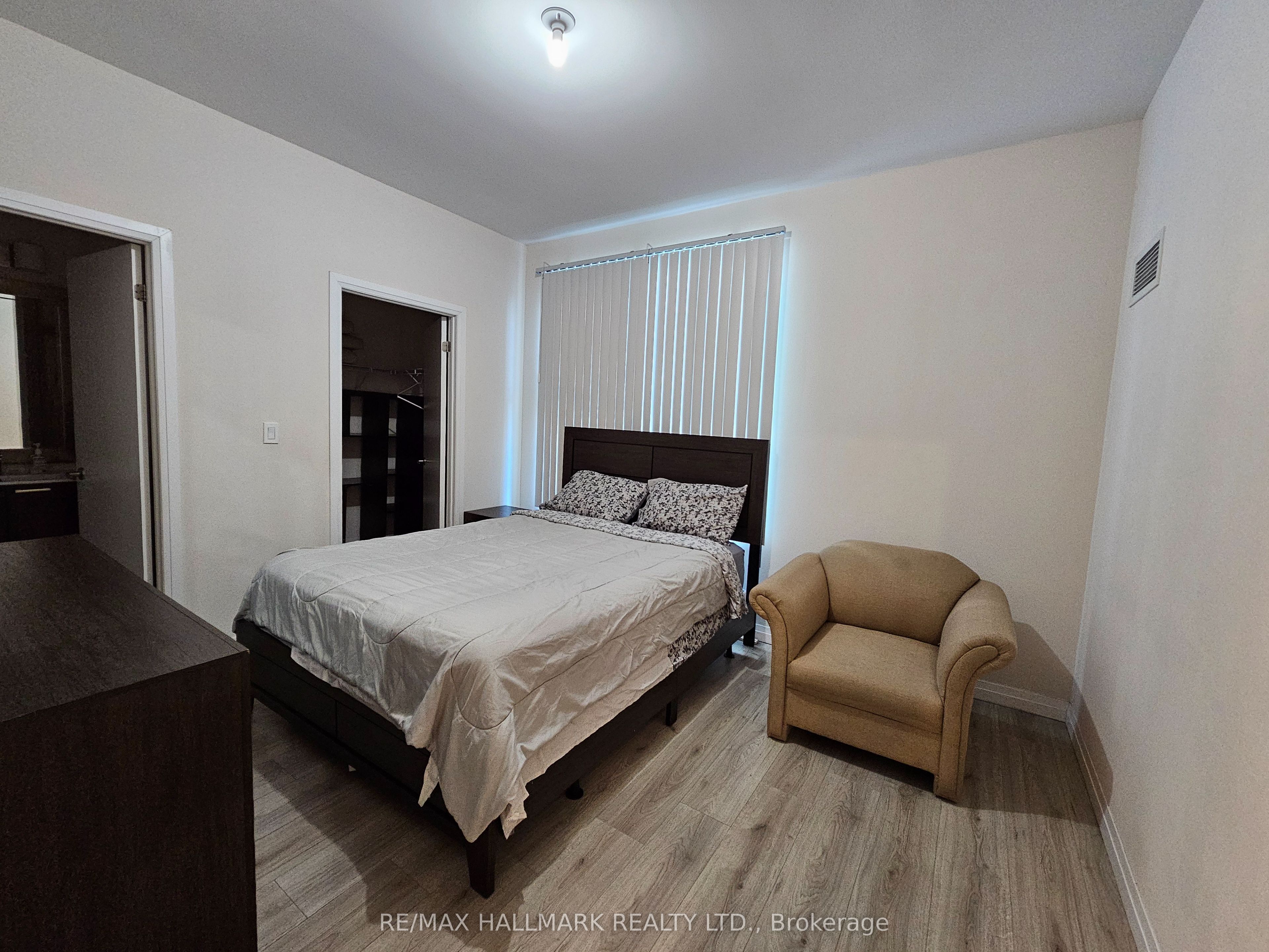 2152 Lawrence Avenue 105 Property Photo 11