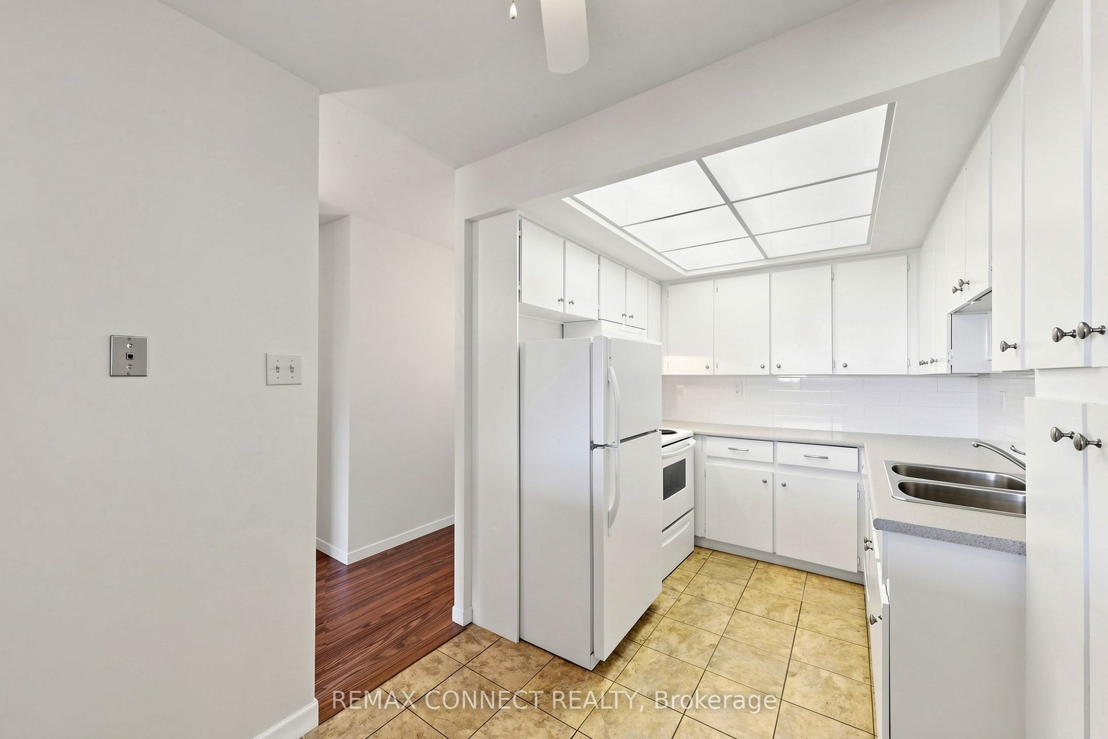 121 Ling Road 1614 Property Photo 11