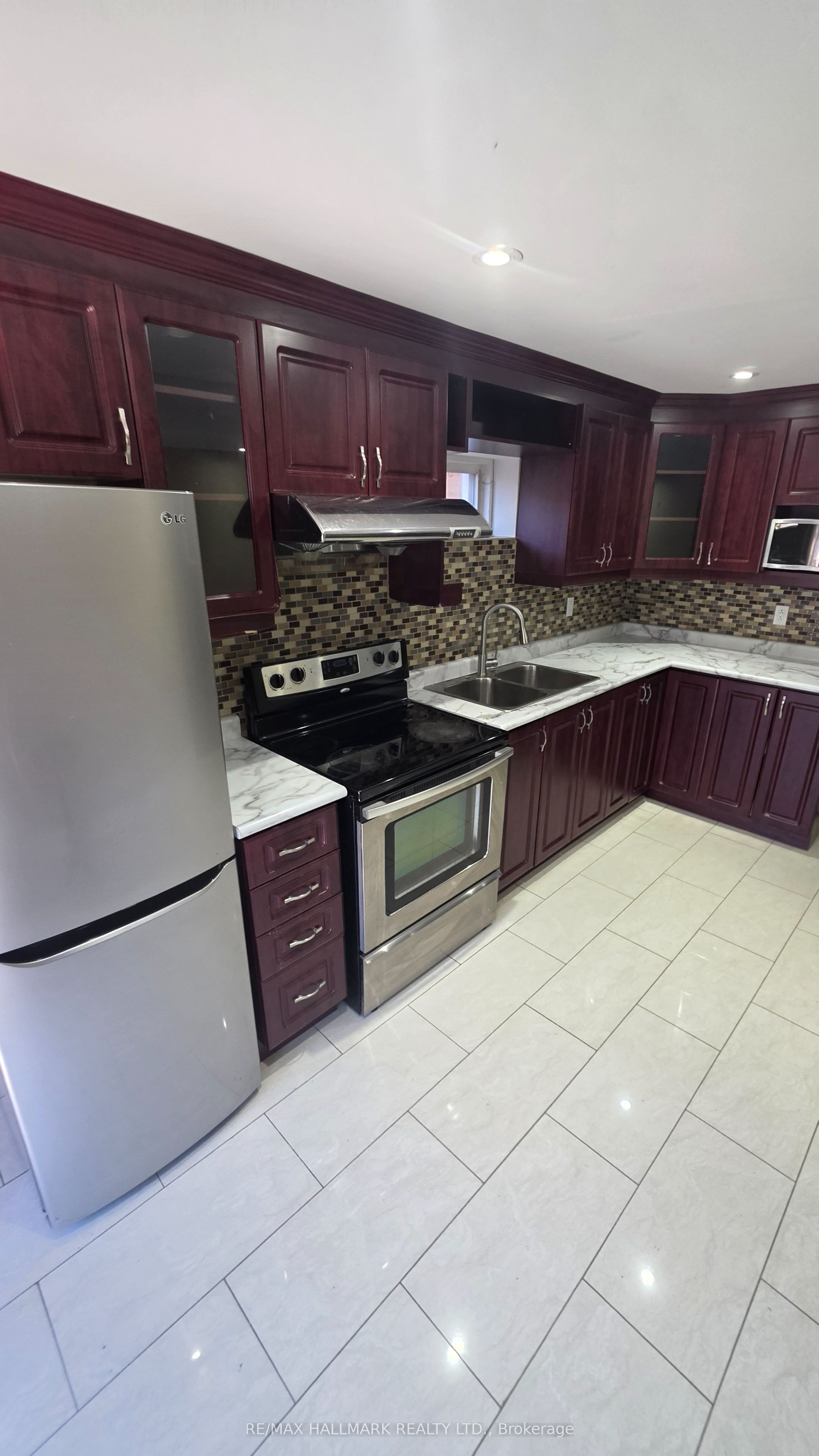 325 Porte Road Lower Level Property Photo 8