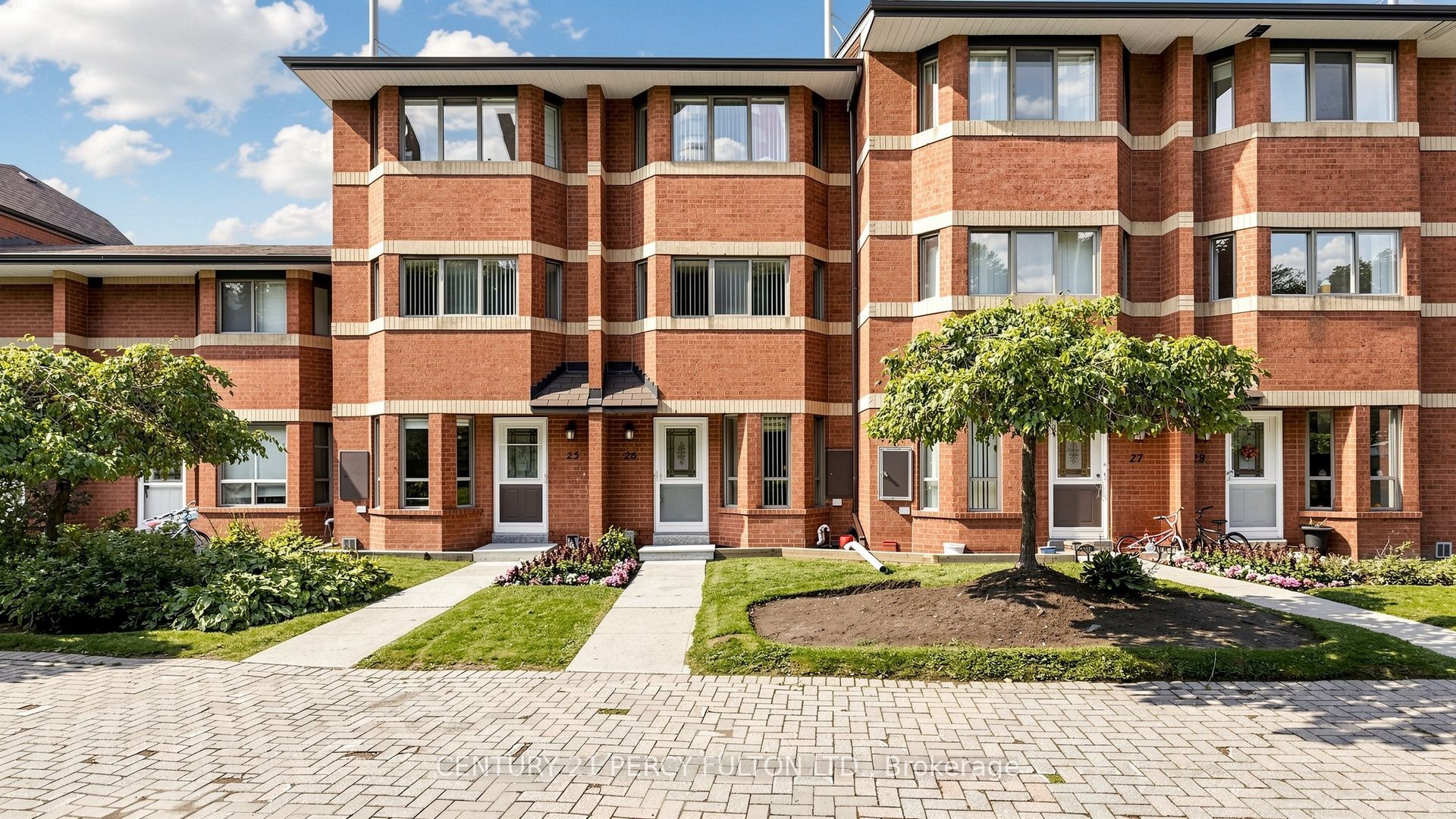 2472 Eglinton Avenue E Th26 Property Photo 1