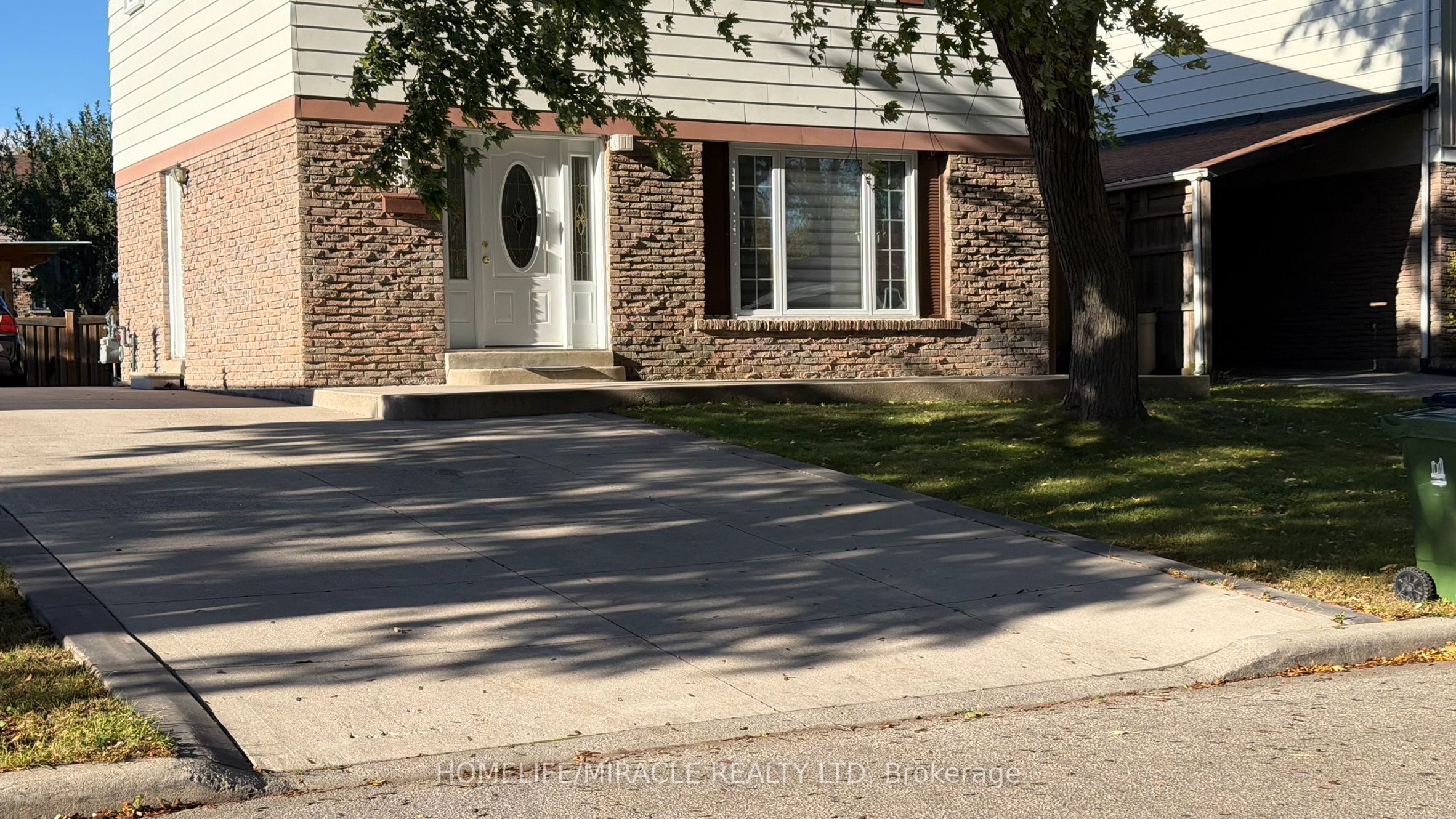 89 Dunsfold Drive Property Photo 2