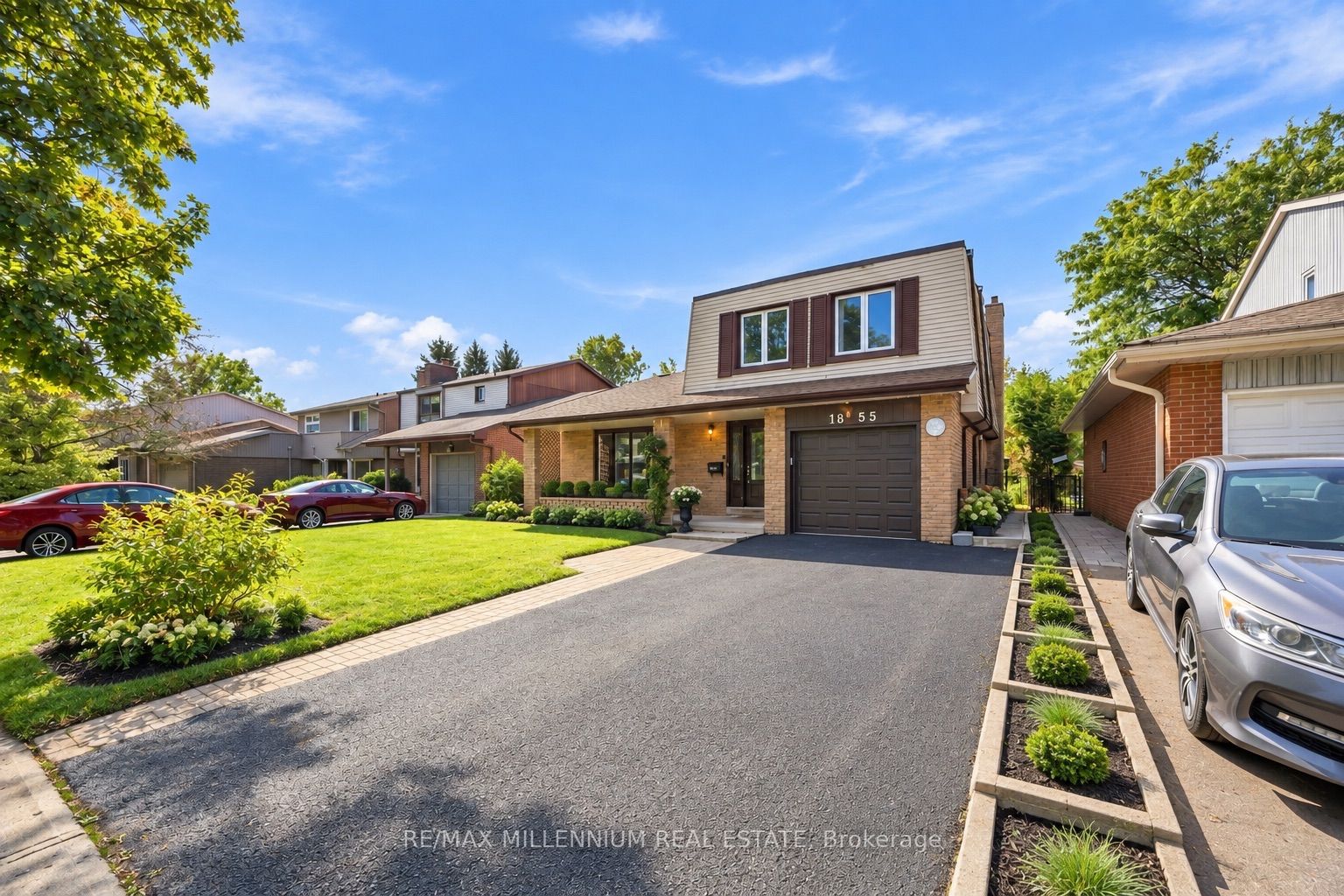 1855 Malden Crescent Property Photo 2