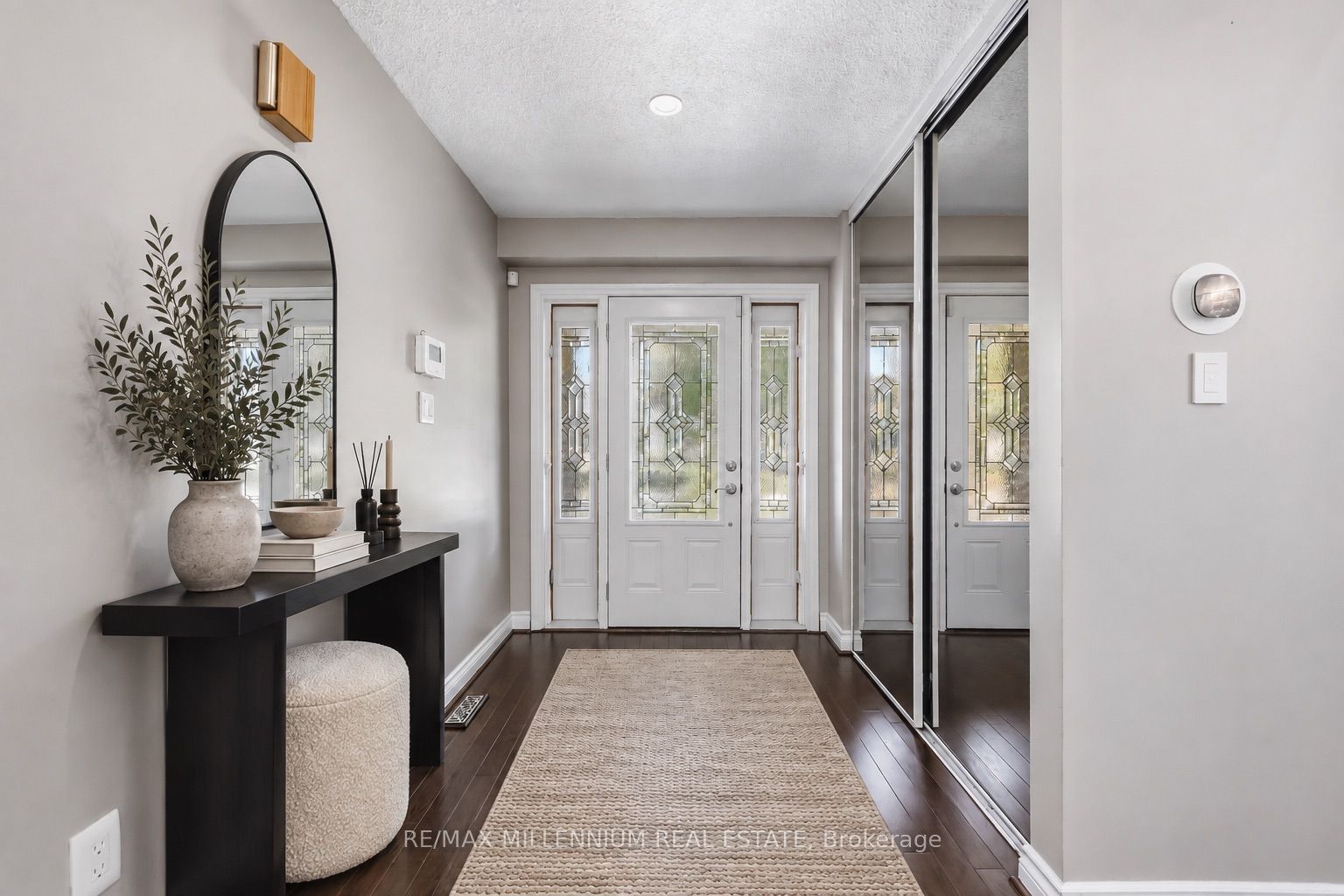 1855 Malden Crescent Property Photo 3
