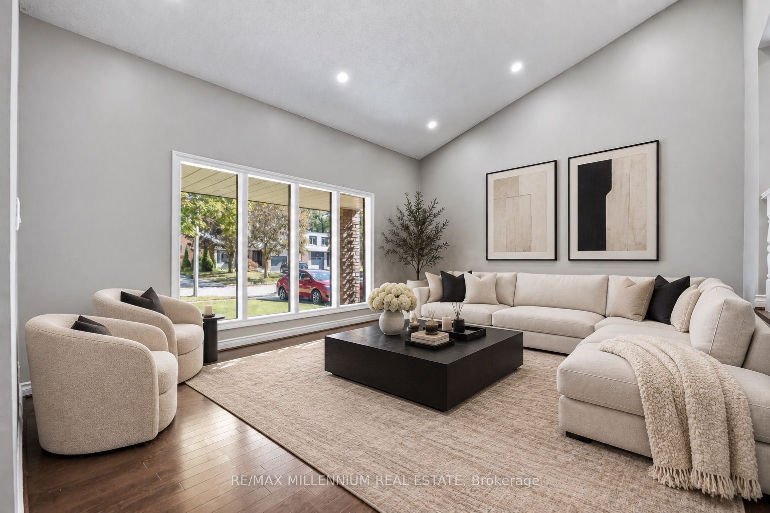 1855 Malden Crescent Property Photo 4