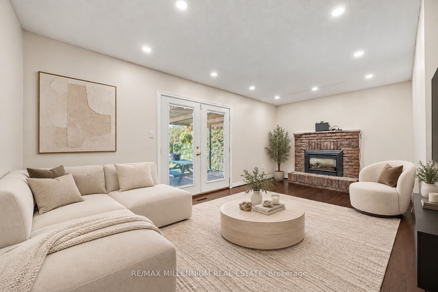 1855 Malden Crescent Property Photo 7