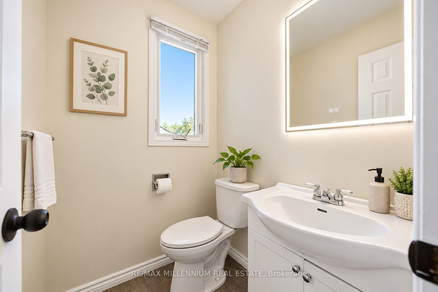 1855 Malden Crescent Property Photo 16