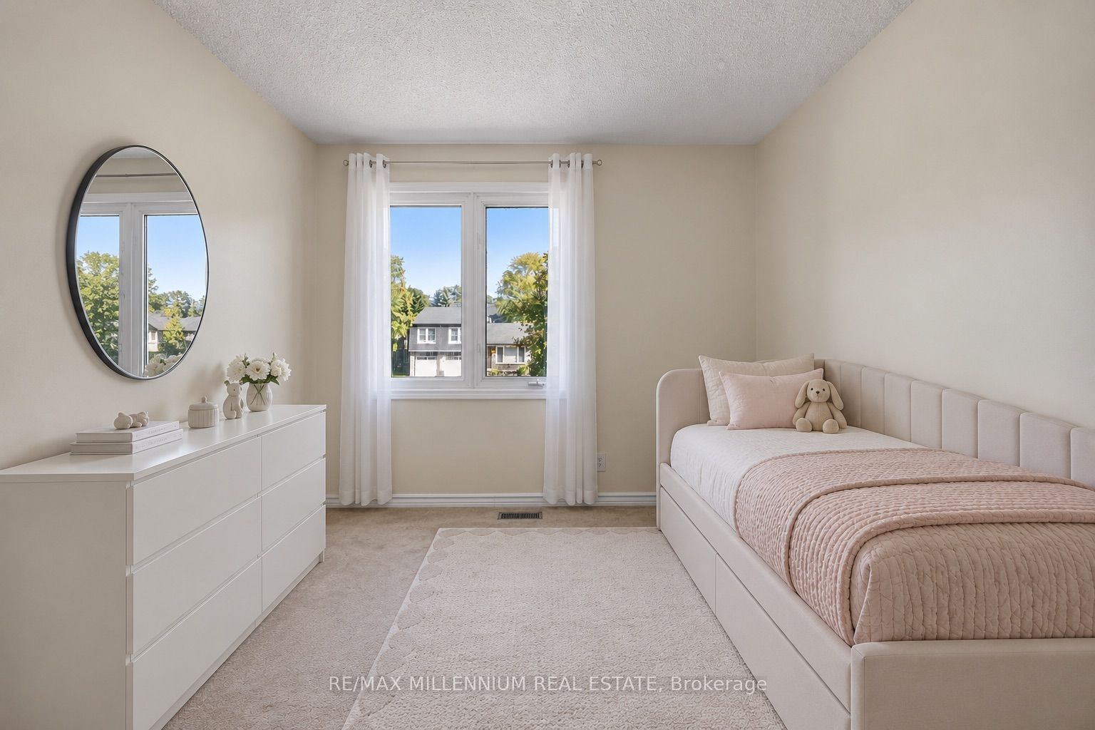 1855 Malden Crescent Property Photo 20
