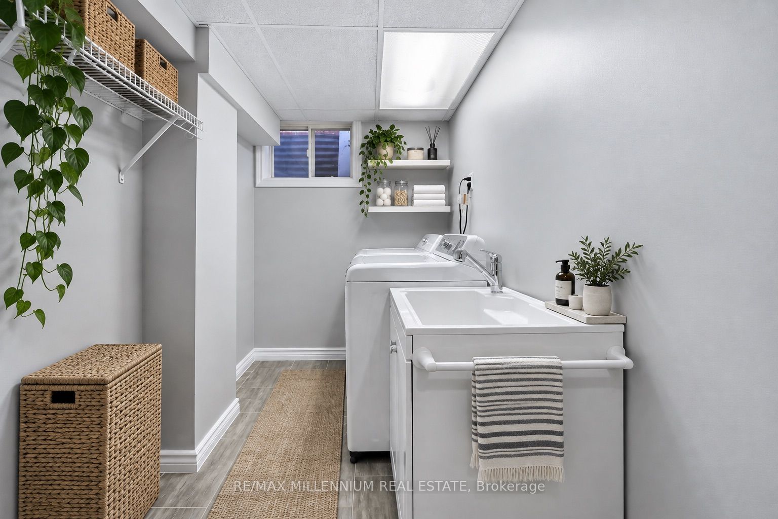 1855 Malden Crescent Property Photo 28