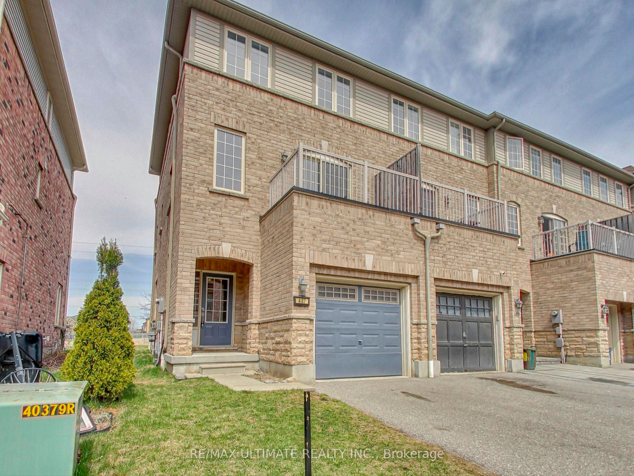487 Rossland Road E Property Photo 1