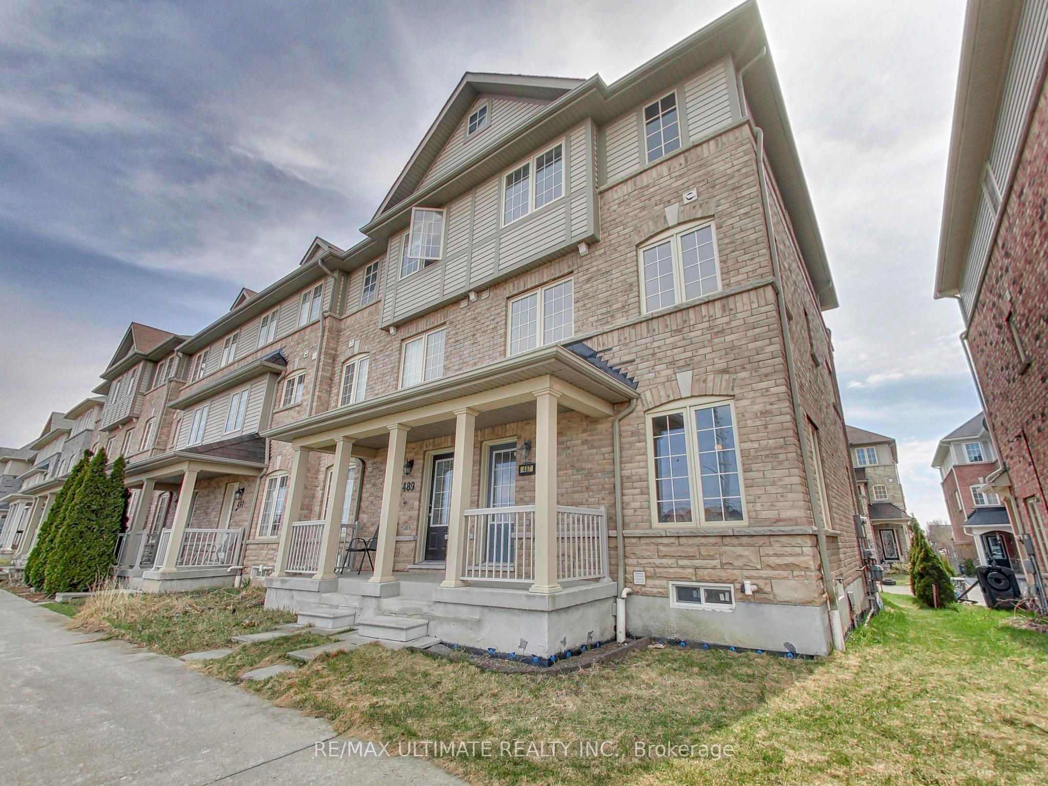 487 Rossland Road E Property Photo 2
