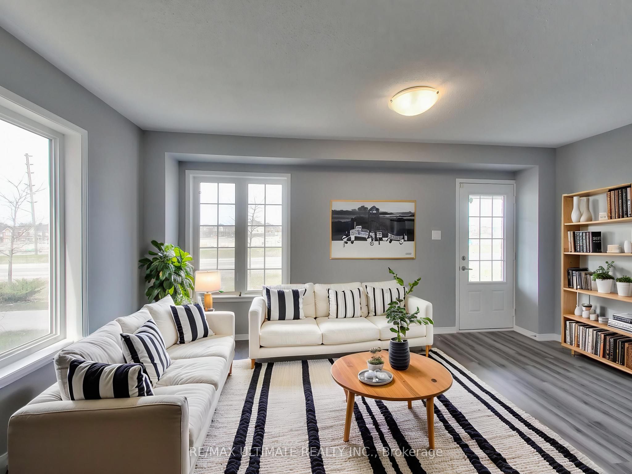 487 Rossland Road E Property Photo 4
