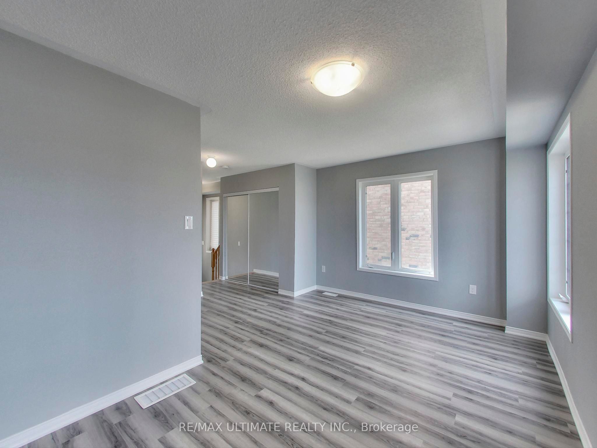 487 Rossland Road E Property Photo 7