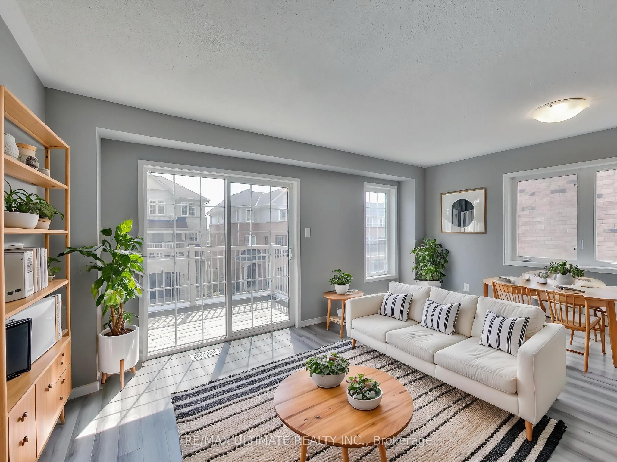 487 Rossland Road E Property Photo 10