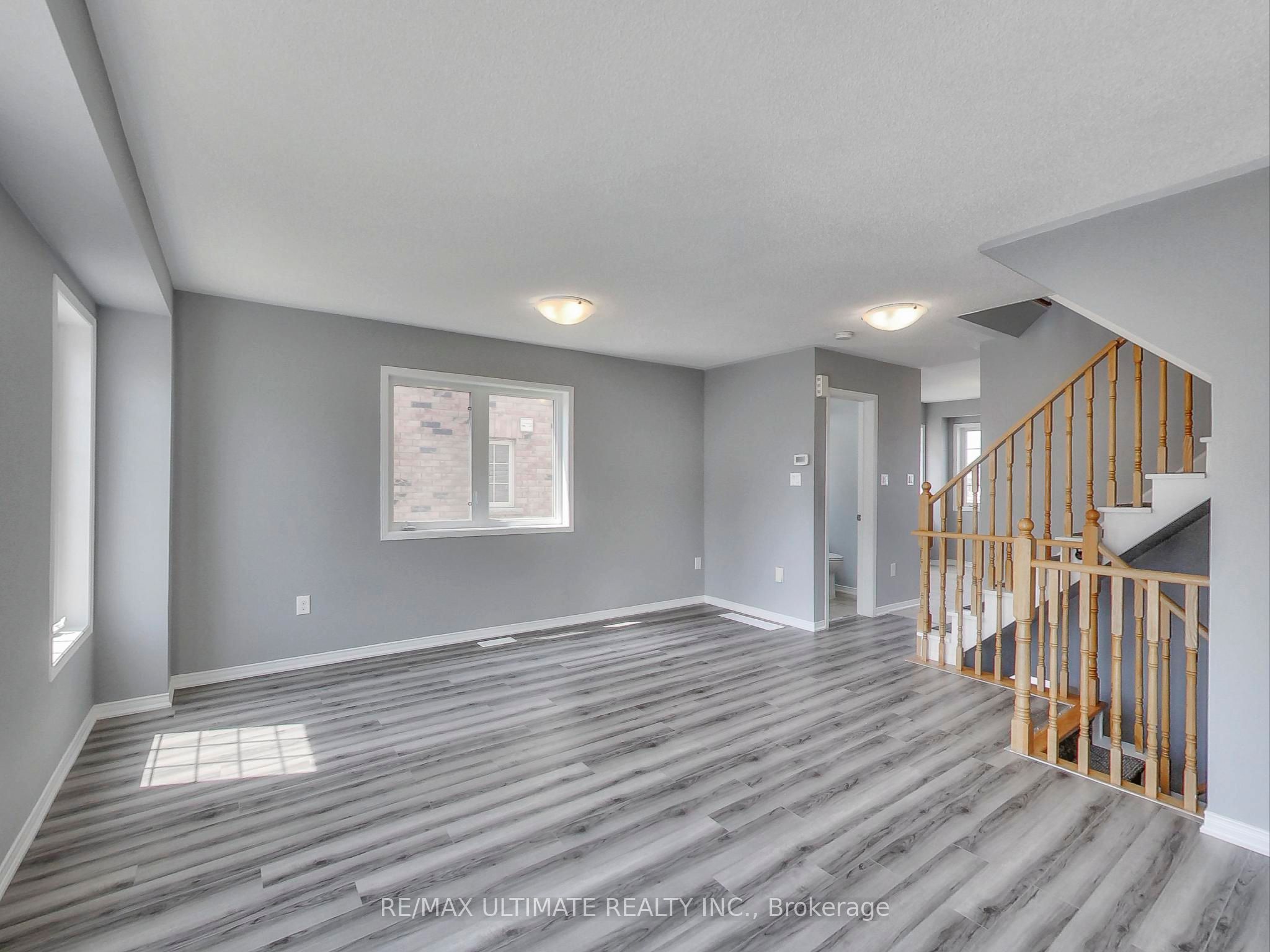 487 Rossland Road E Property Photo 13