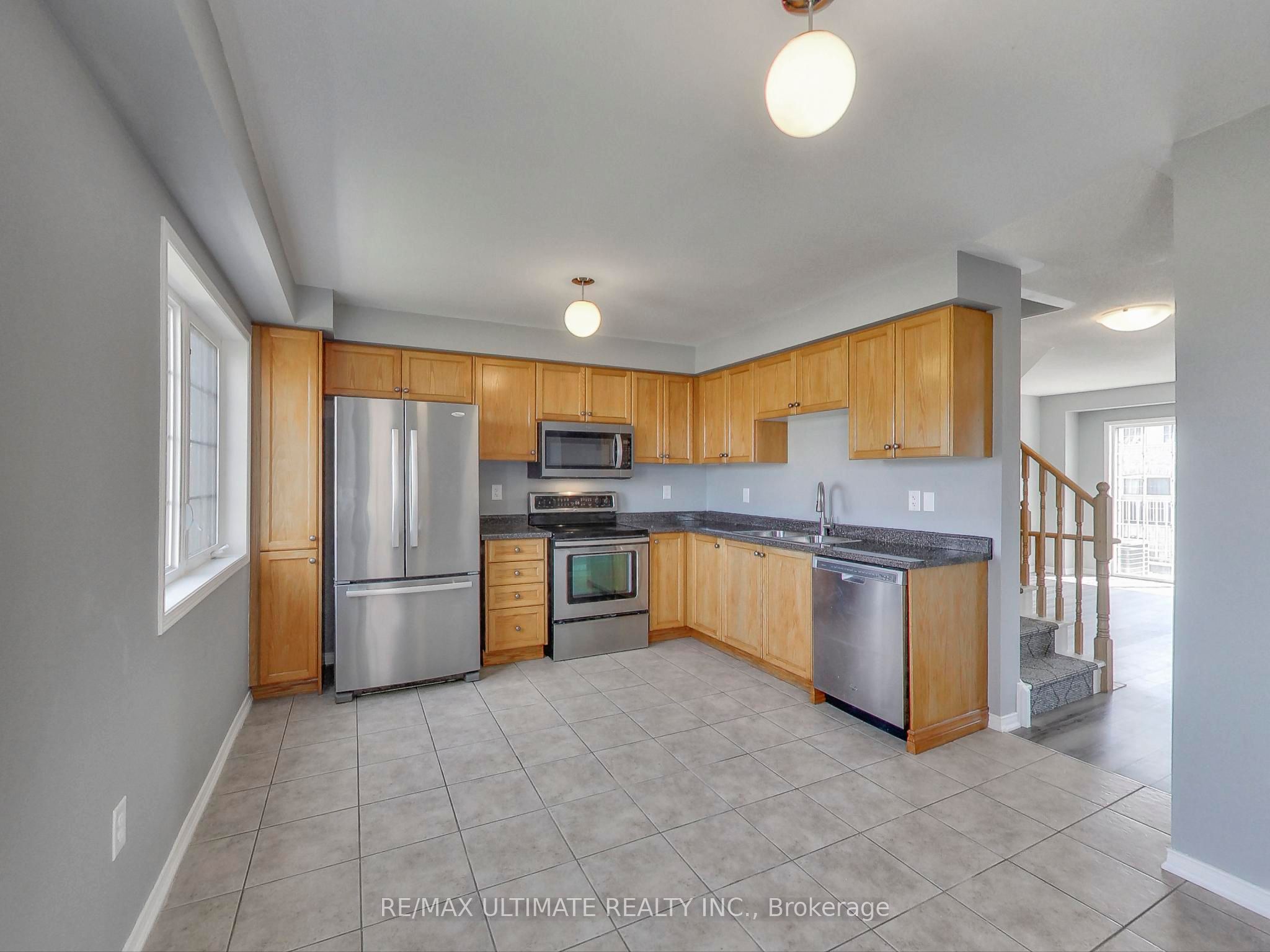 487 Rossland Road E Property Photo 15