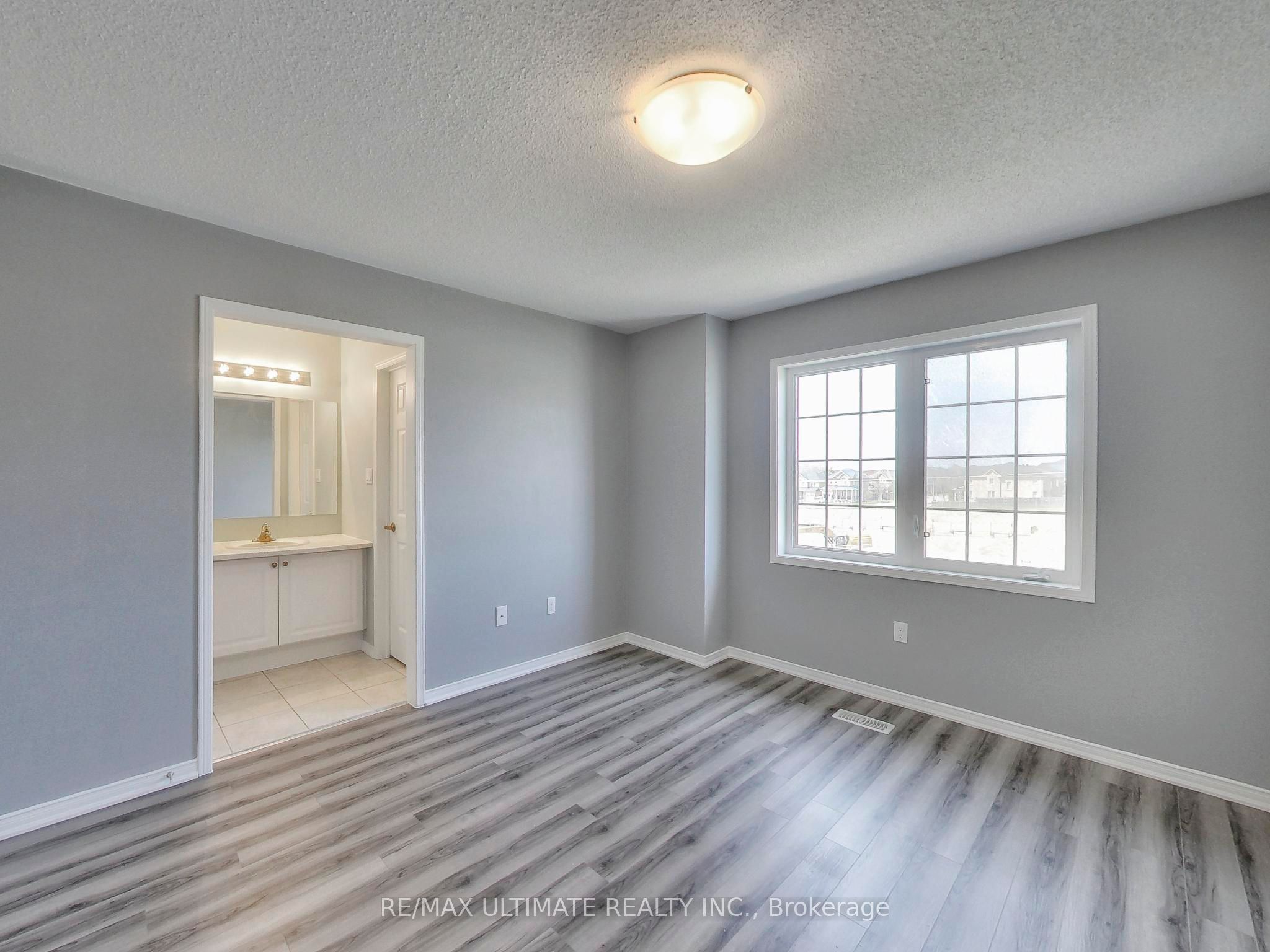 487 Rossland Road E Property Photo 23