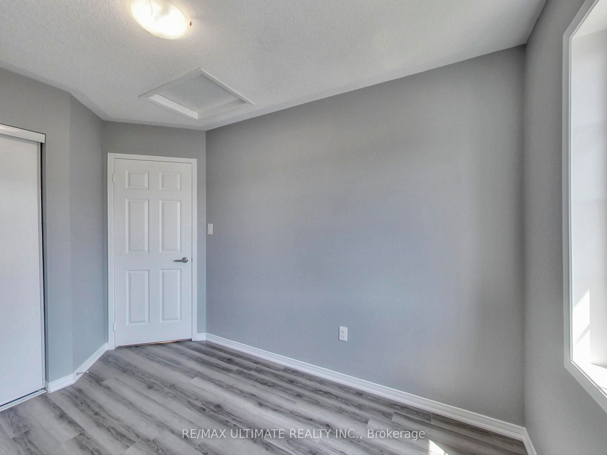 487 Rossland Road E Property Photo 25
