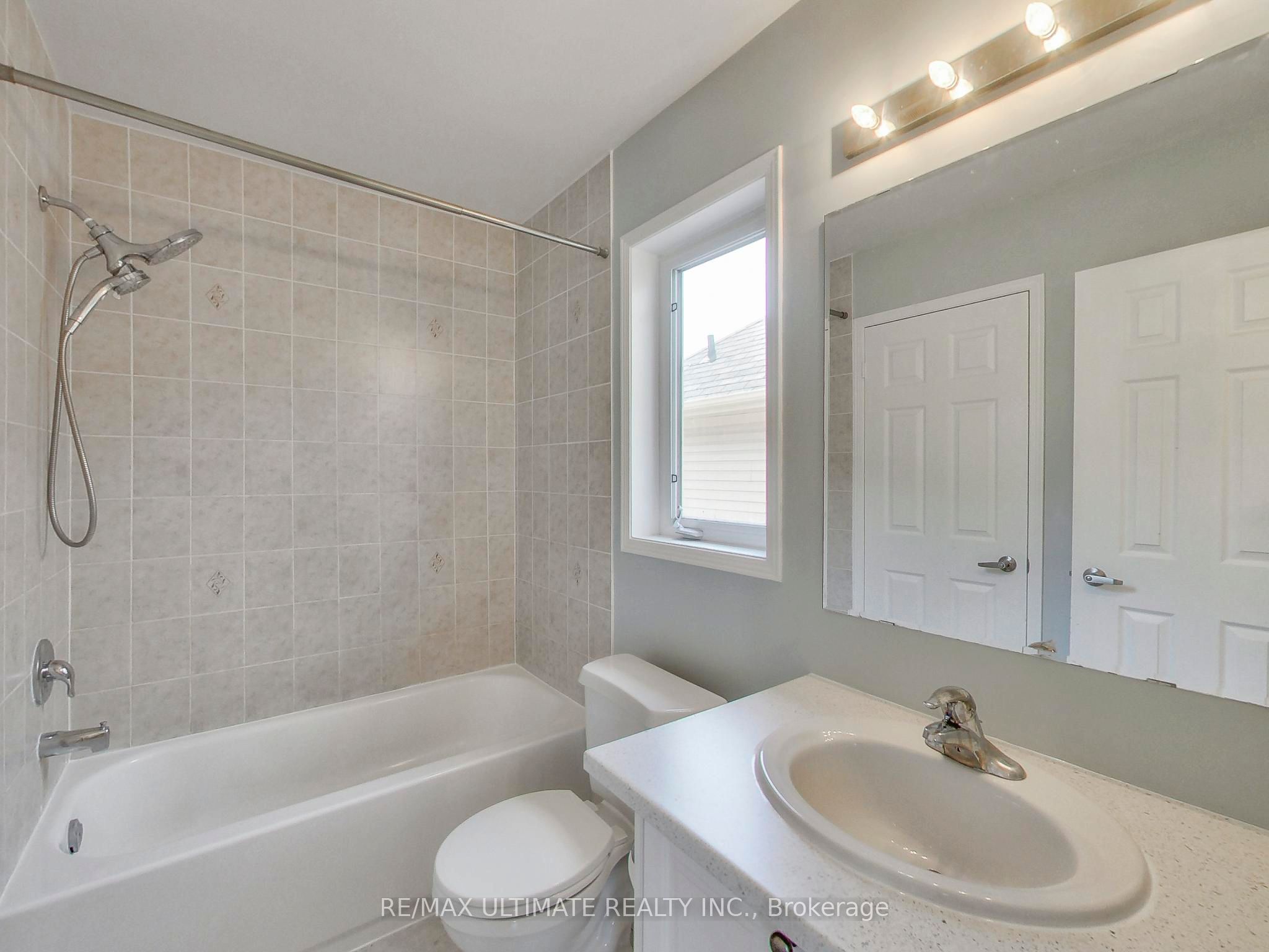 487 Rossland Road E Property Photo 26