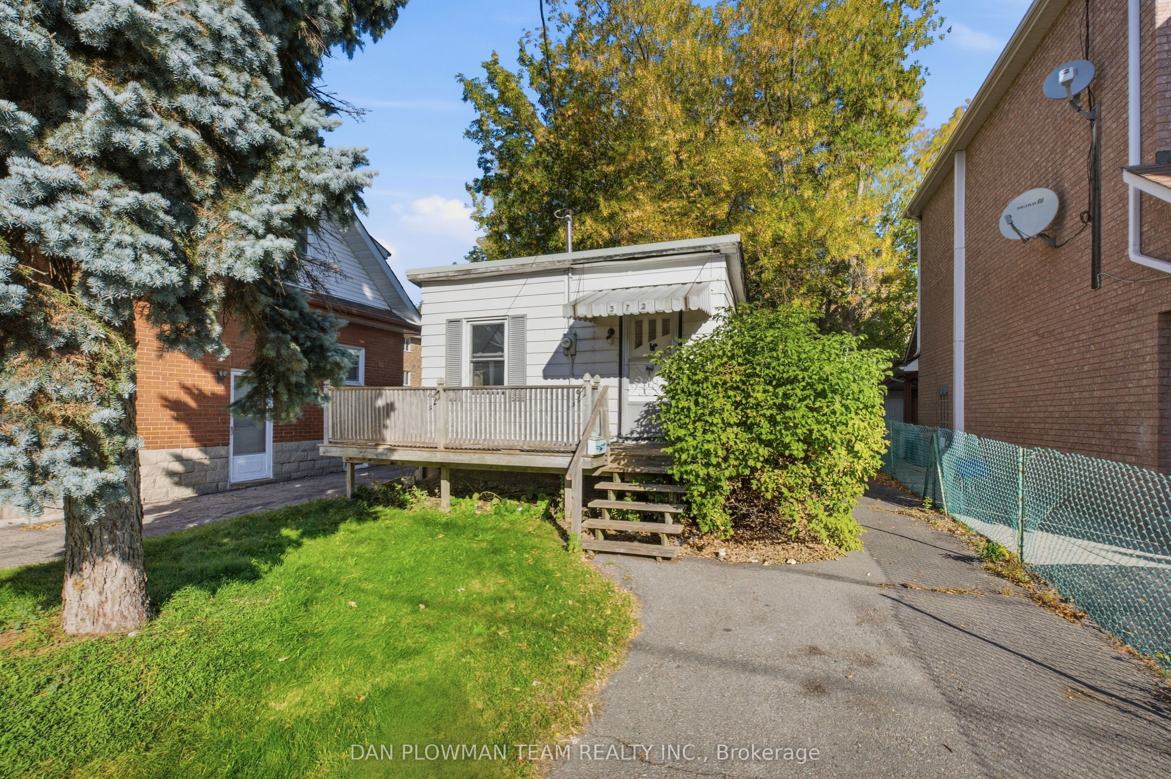 372 Pine Avenue Property Photo 2