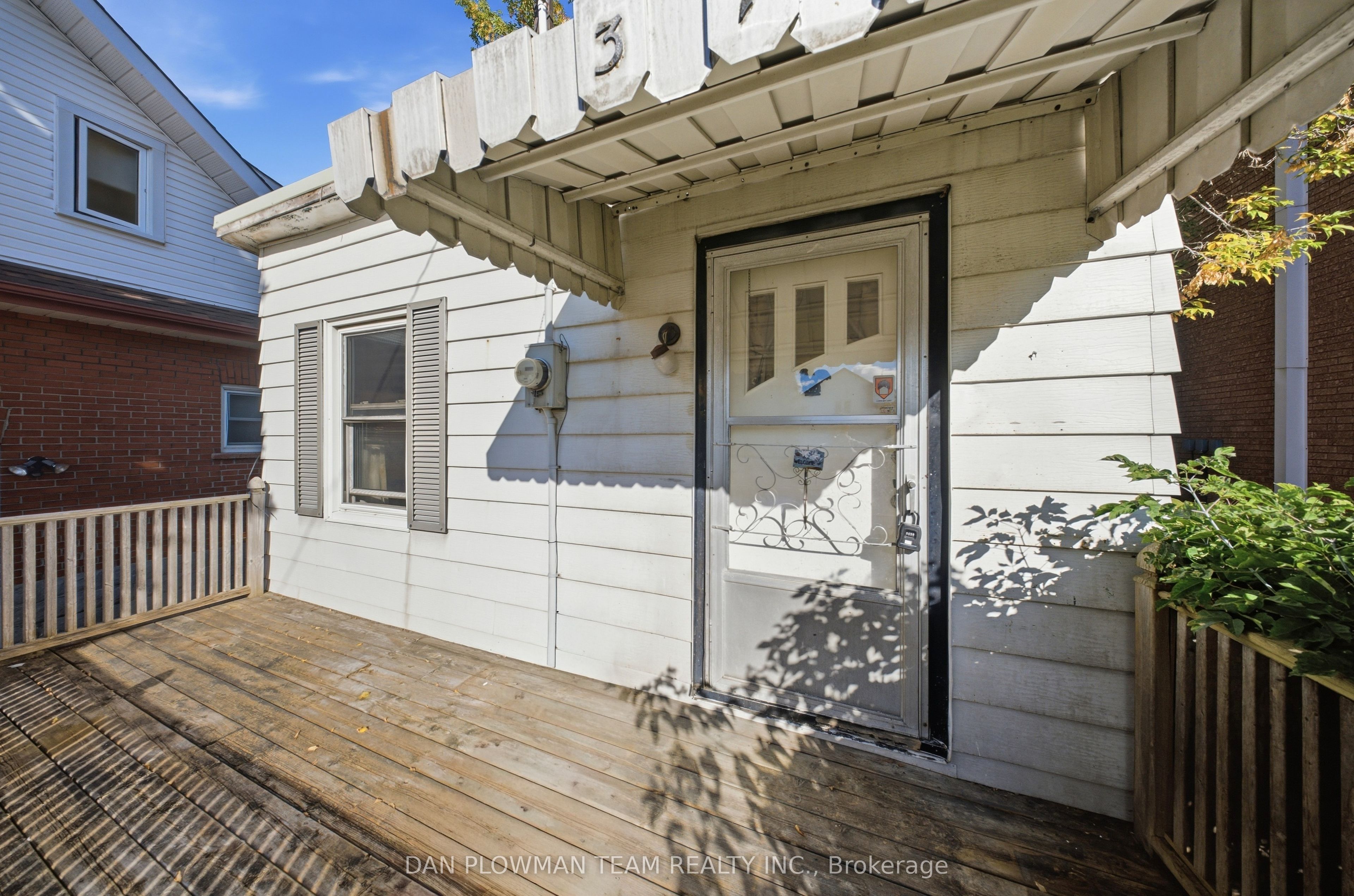 372 Pine Avenue Property Photo 3