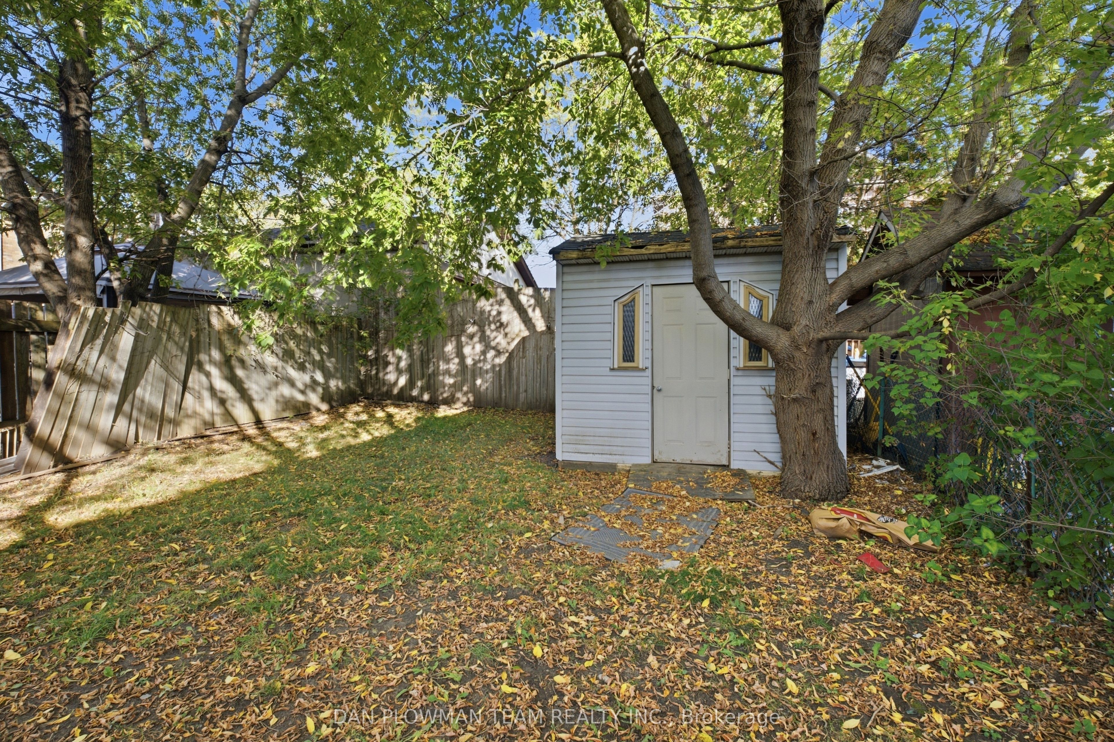 372 Pine Avenue Property Photo 5