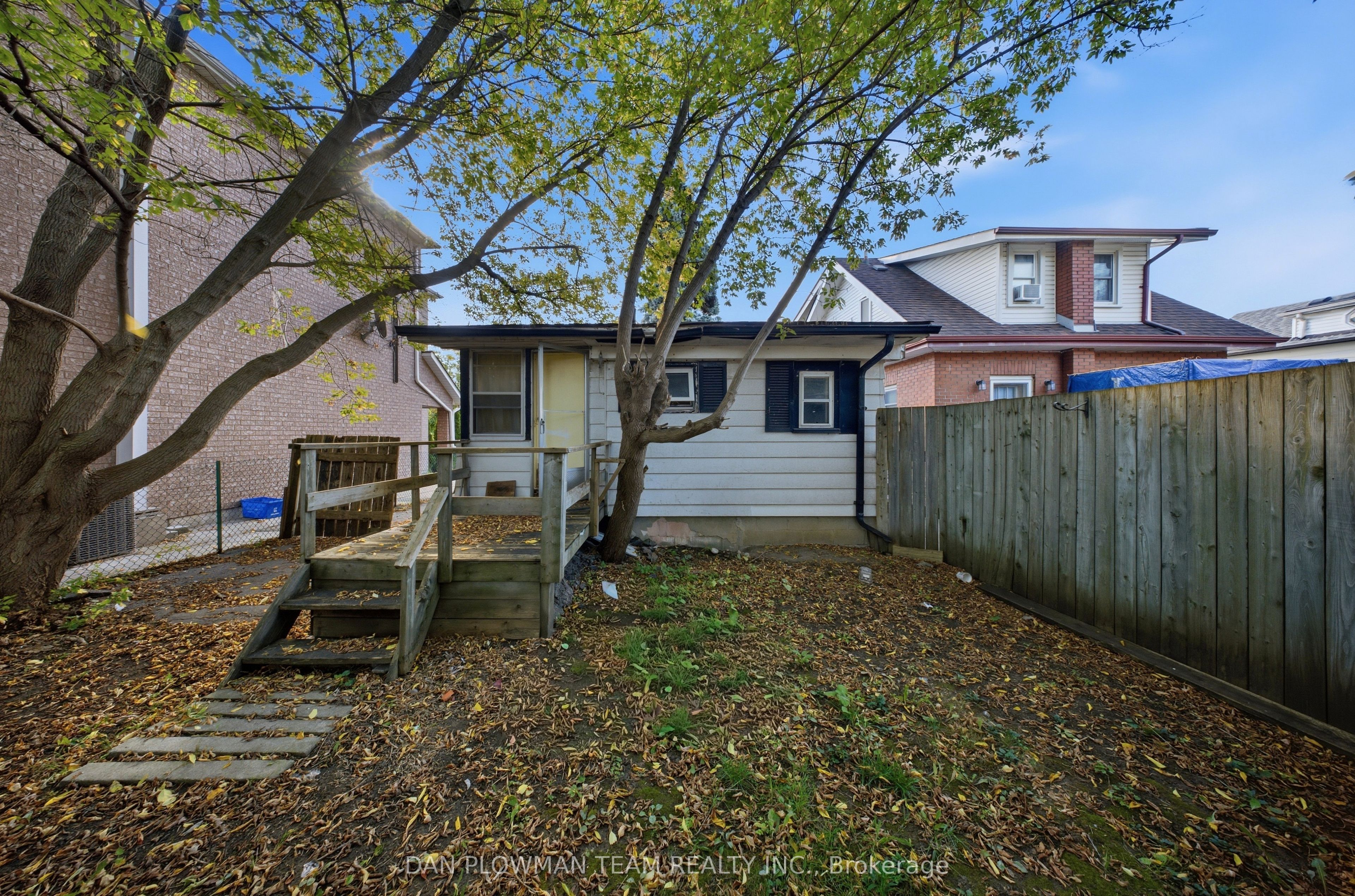 372 Pine Avenue Property Photo 6