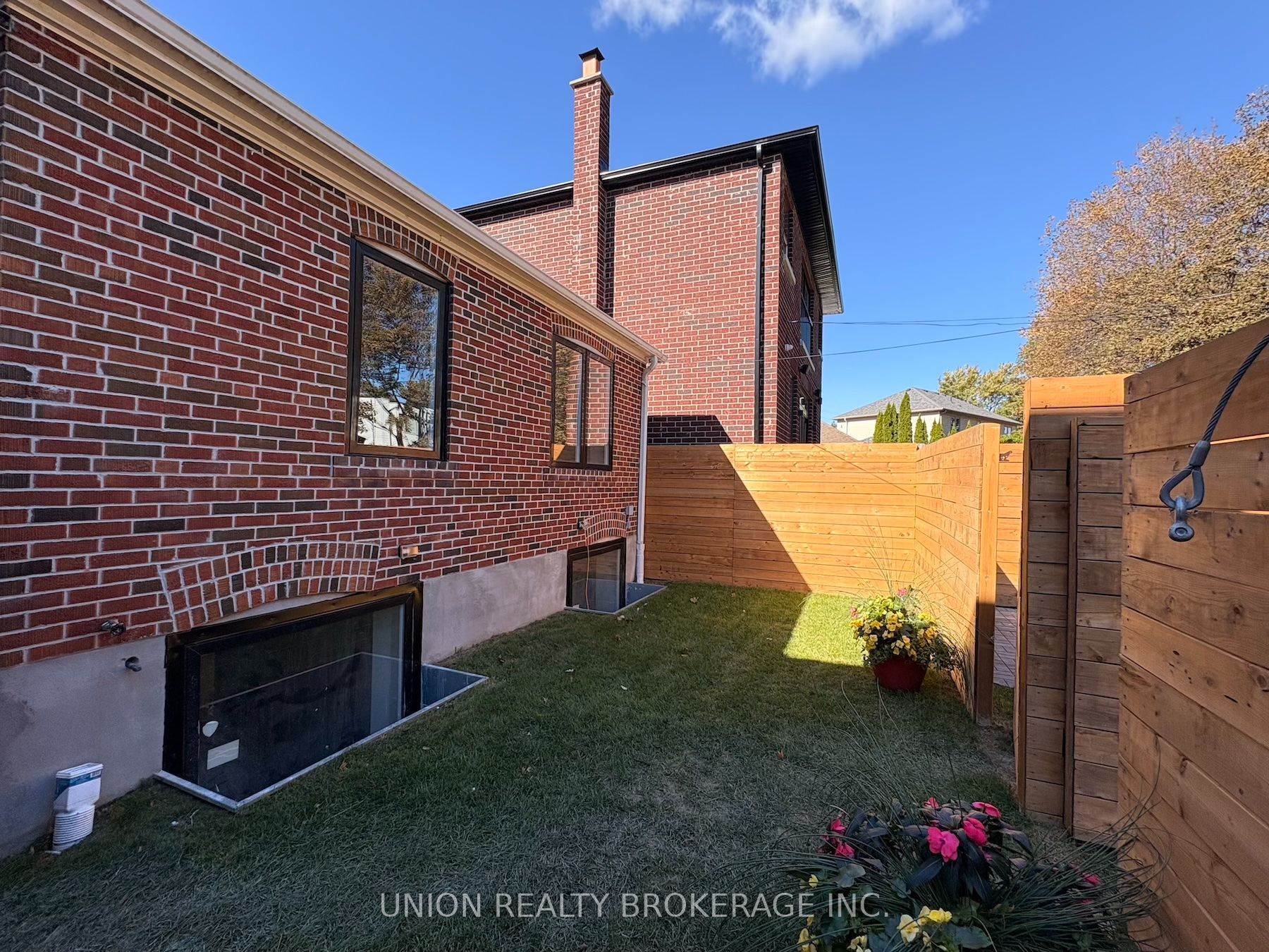 35 Elmview Drive Main Property Photo 17