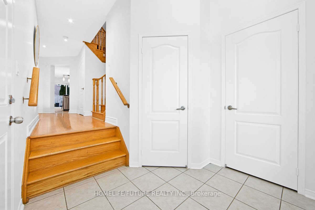 25 Thackery Drive Property Photo 4