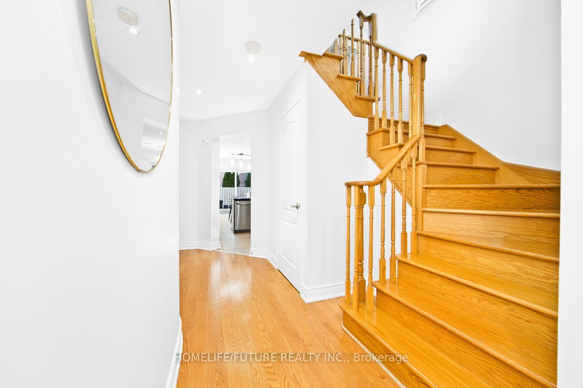 25 Thackery Drive Property Photo 5