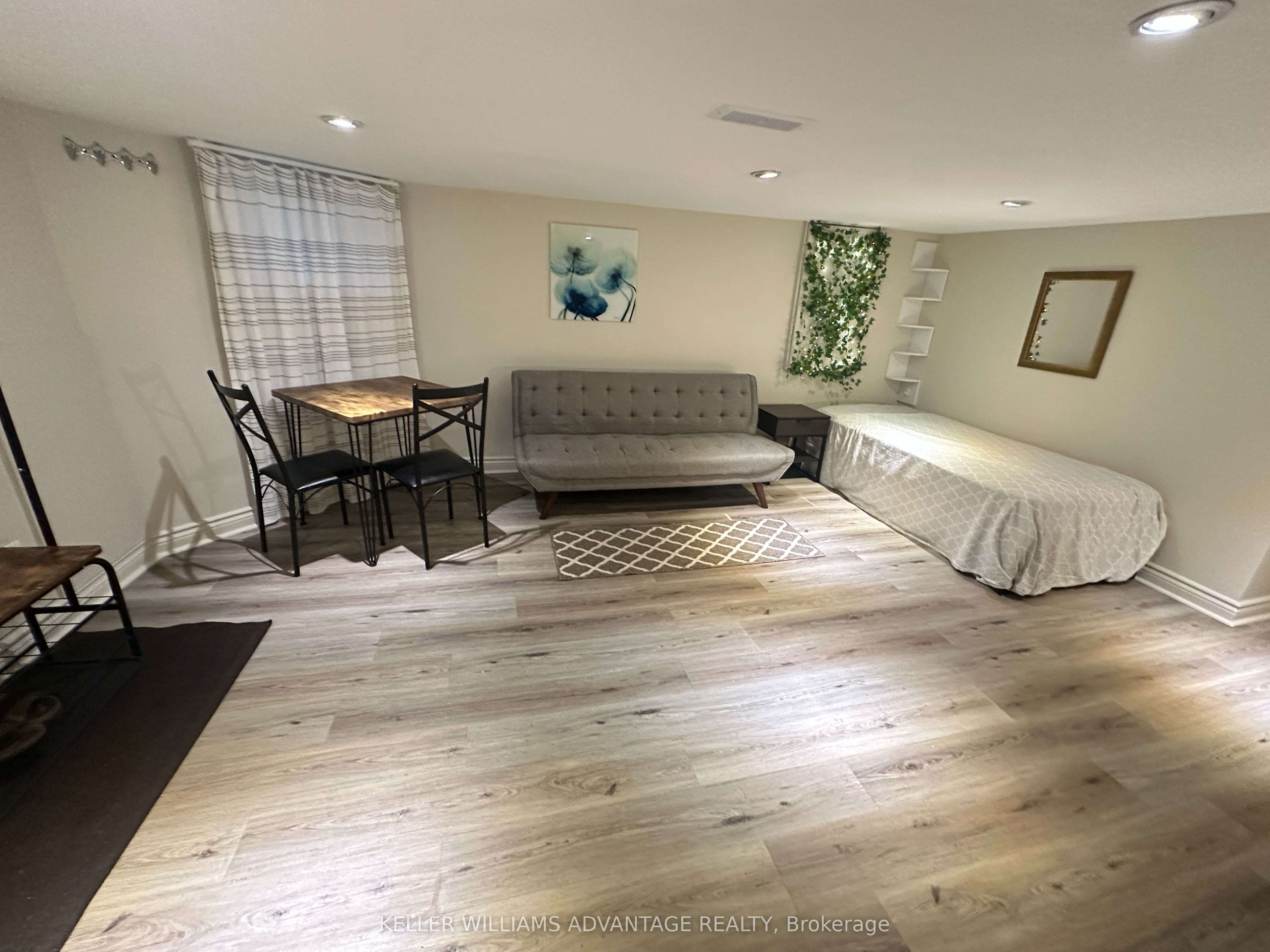 256 Woodbine Avenue Lower Property Photo 3