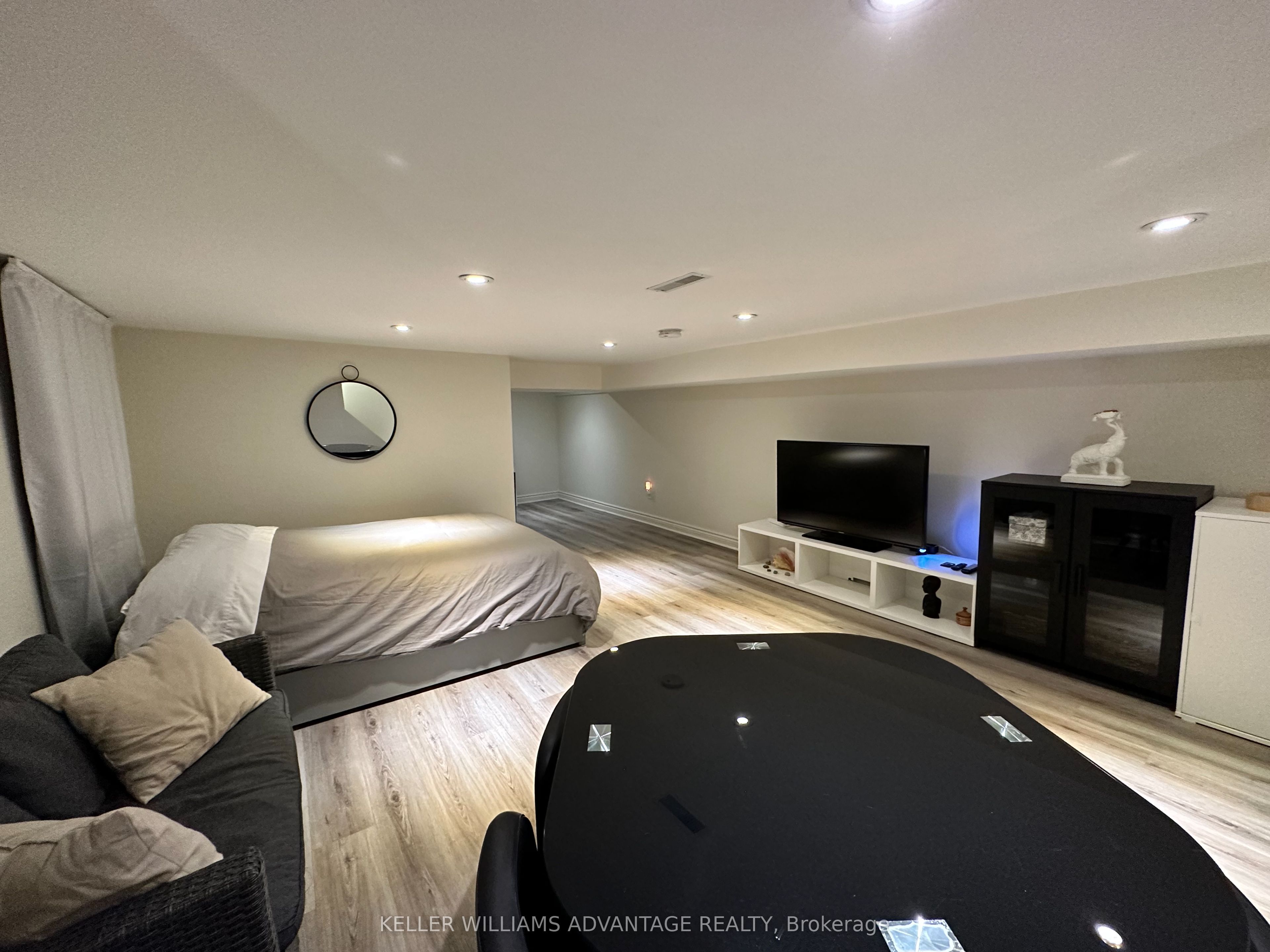 256 Woodbine Avenue Lower Property Photo 4