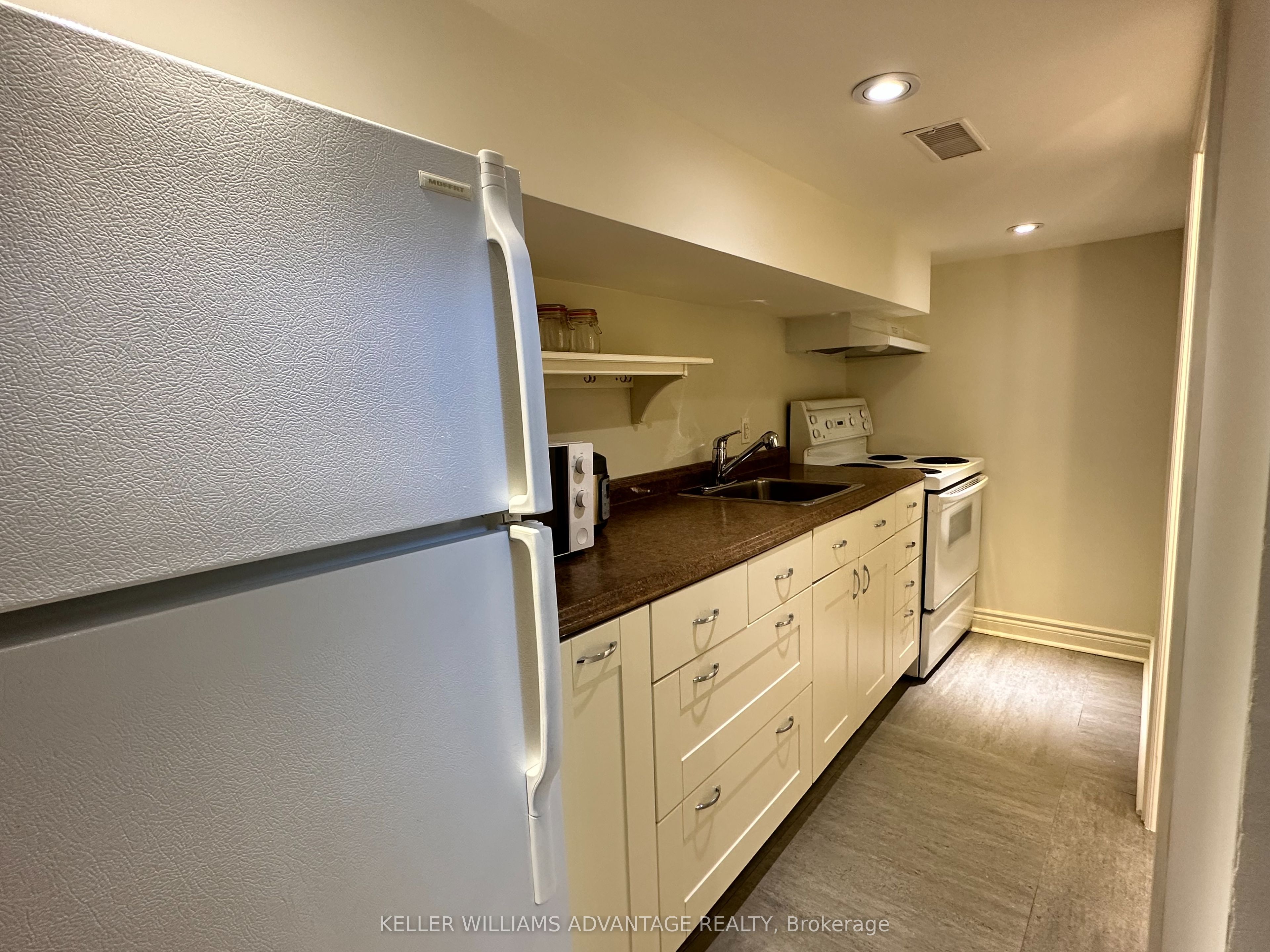 256 Woodbine Avenue Lower Property Photo 6