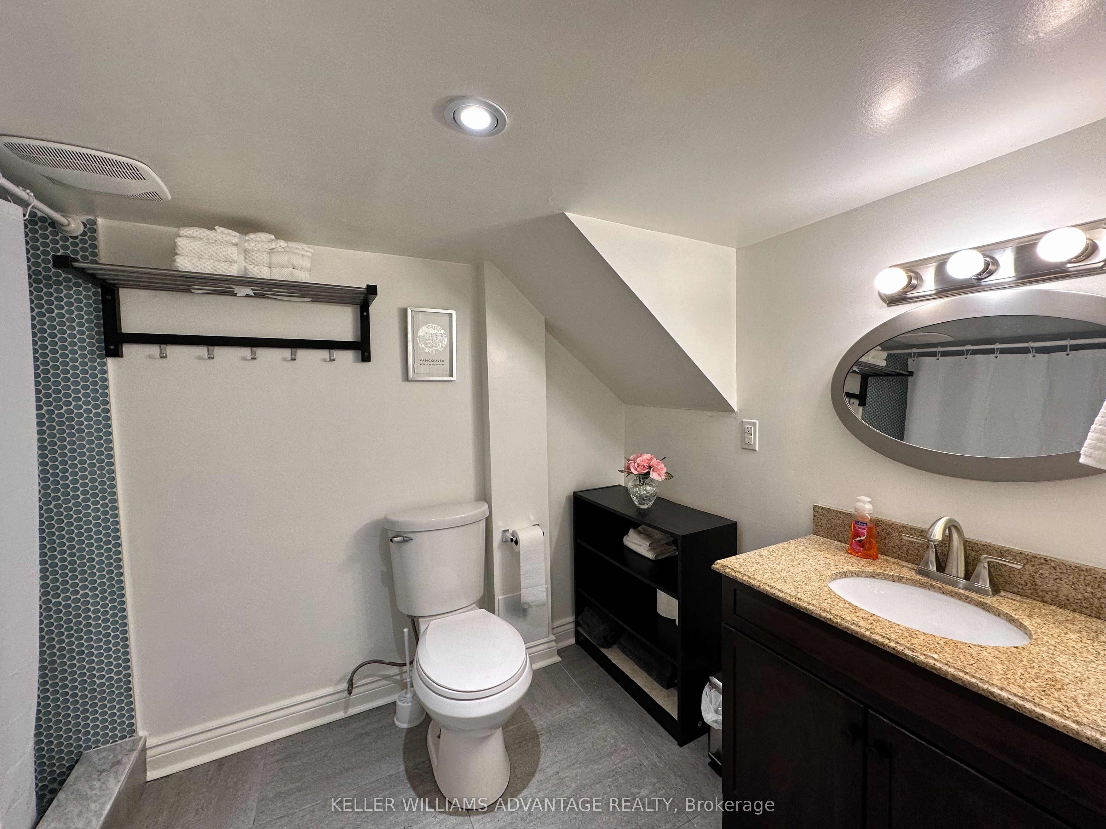 256 Woodbine Avenue Lower Property Photo 8