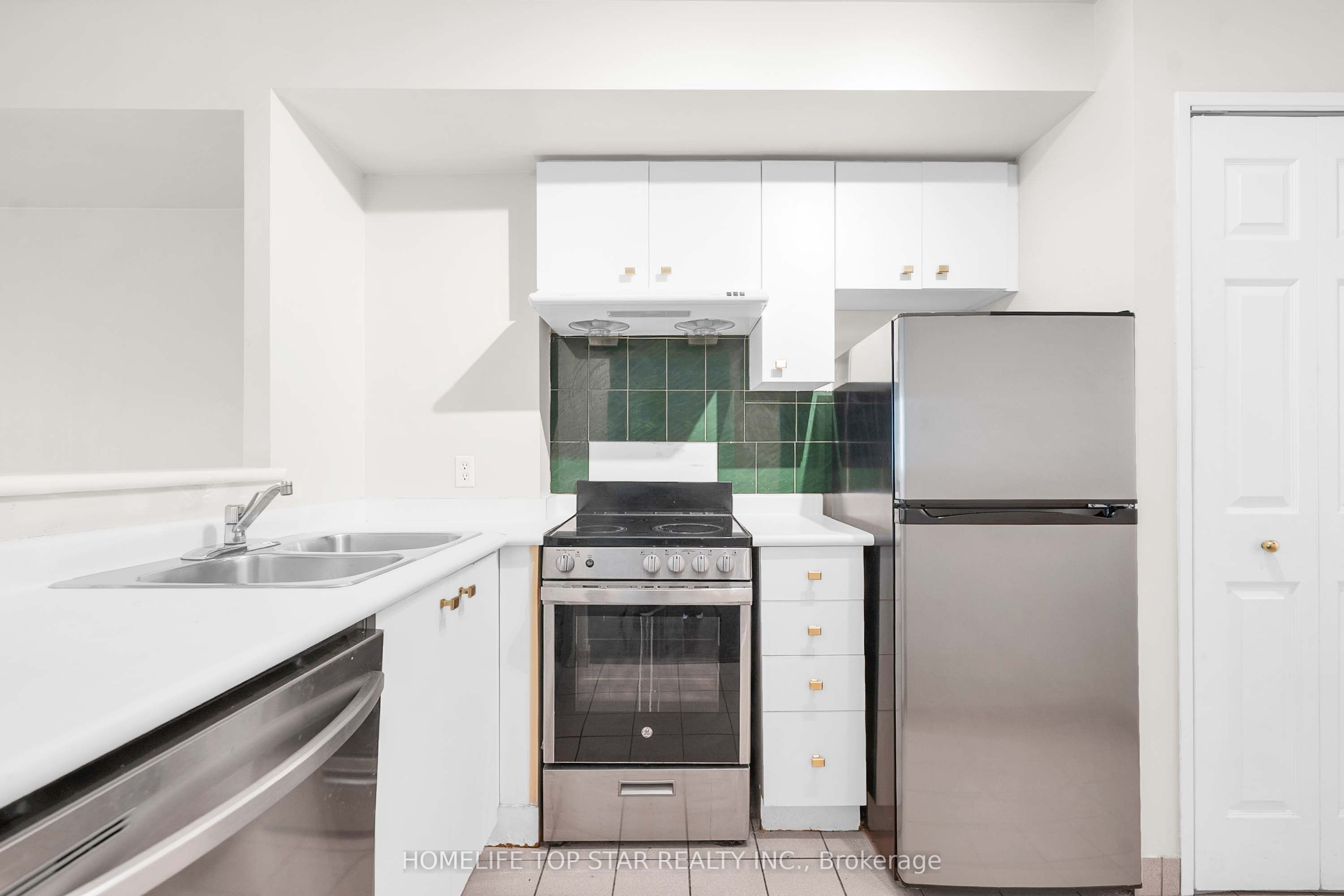 8 Lee Centre Drive 1011 Property Photo 16