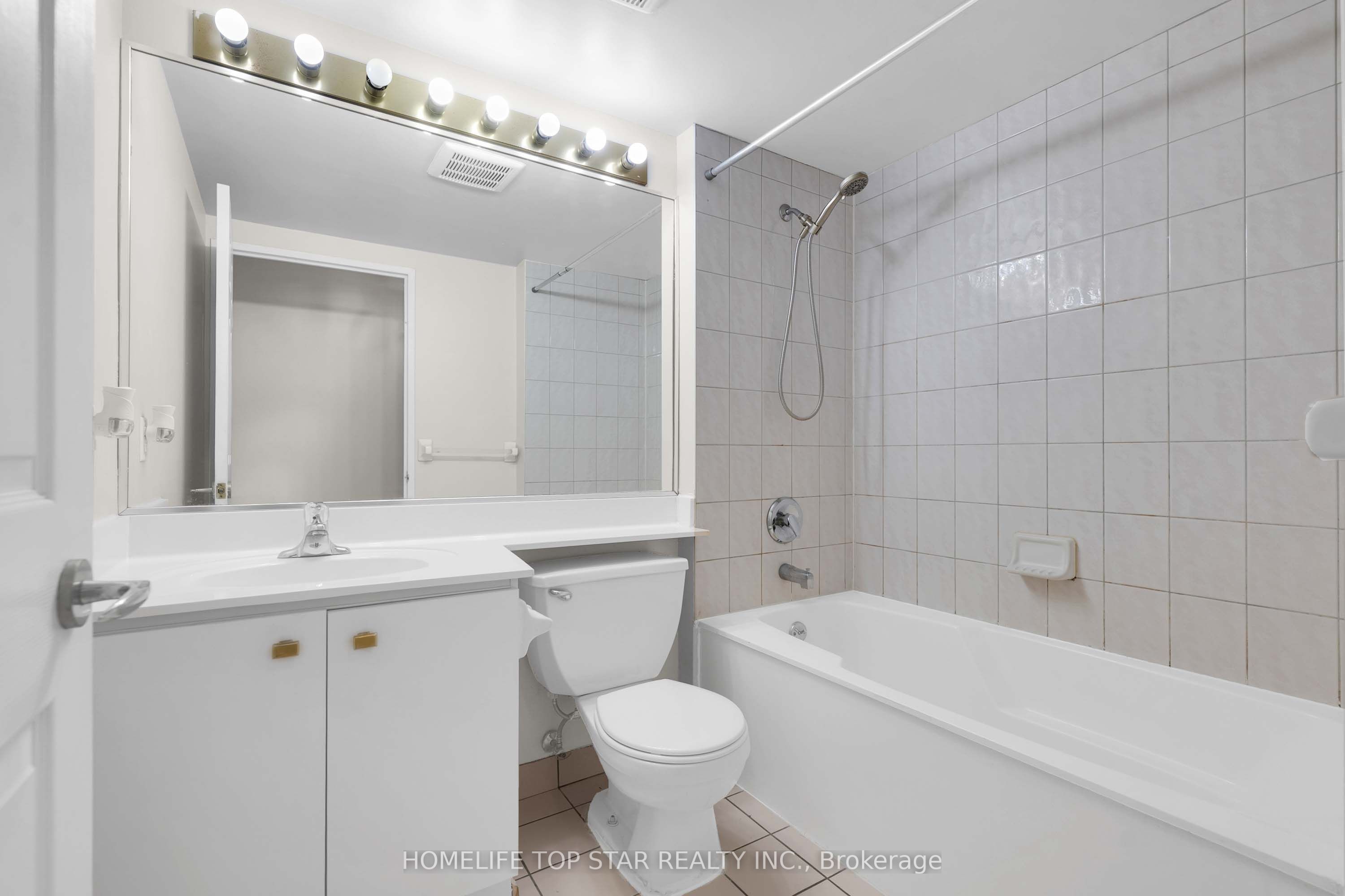 8 Lee Centre Drive 1011 Property Photo 19