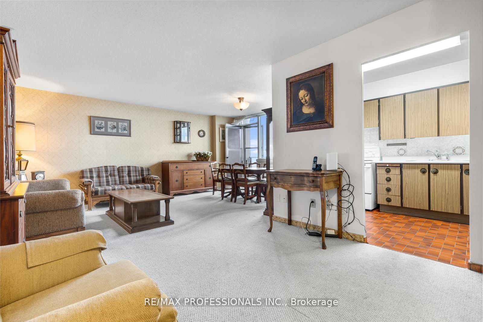 180 Markham Road 1704 Property Photo 2