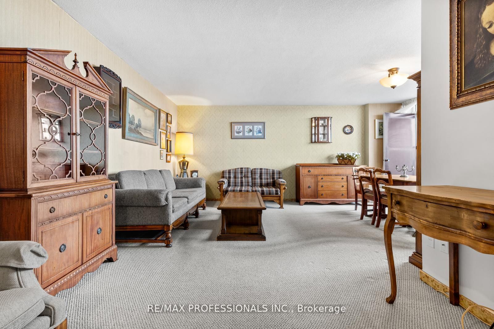 180 Markham Road 1704 Property Photo 3