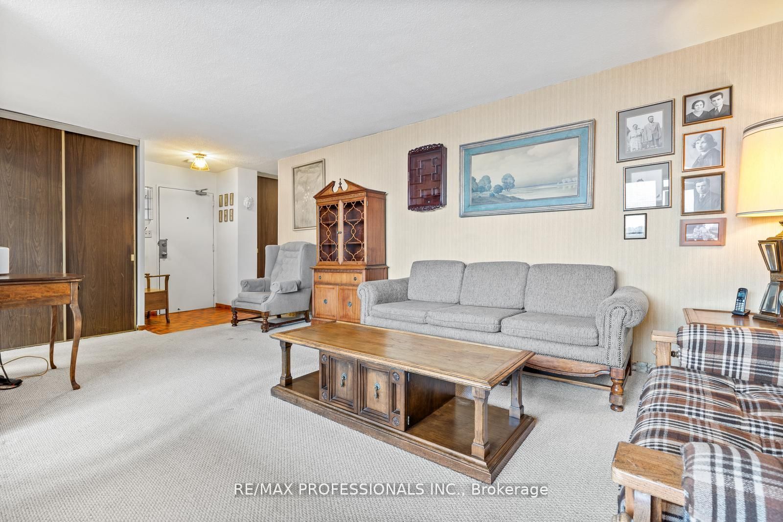 180 Markham Road 1704 Property Photo 4