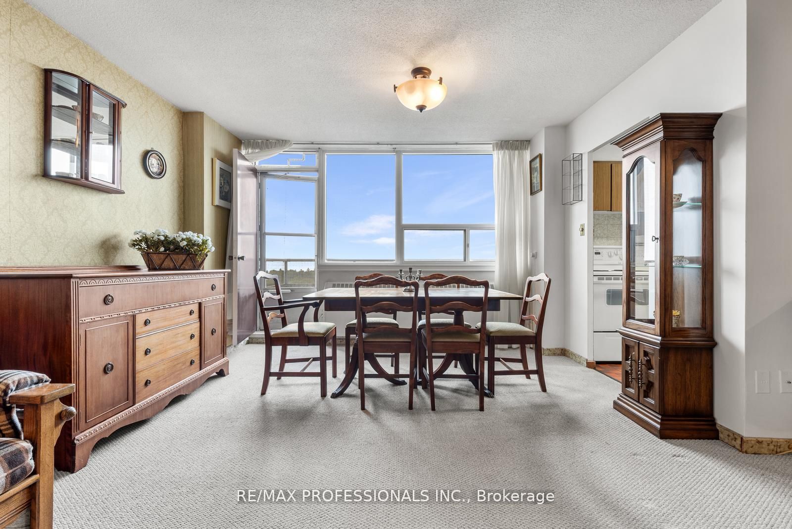 180 Markham Road 1704 Property Photo 6