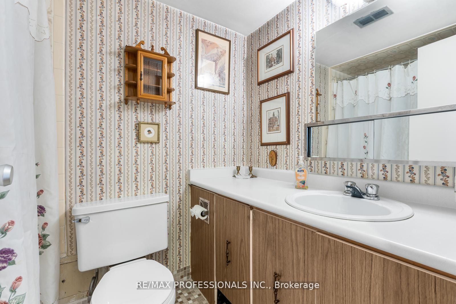 180 Markham Road 1704 Property Photo 16