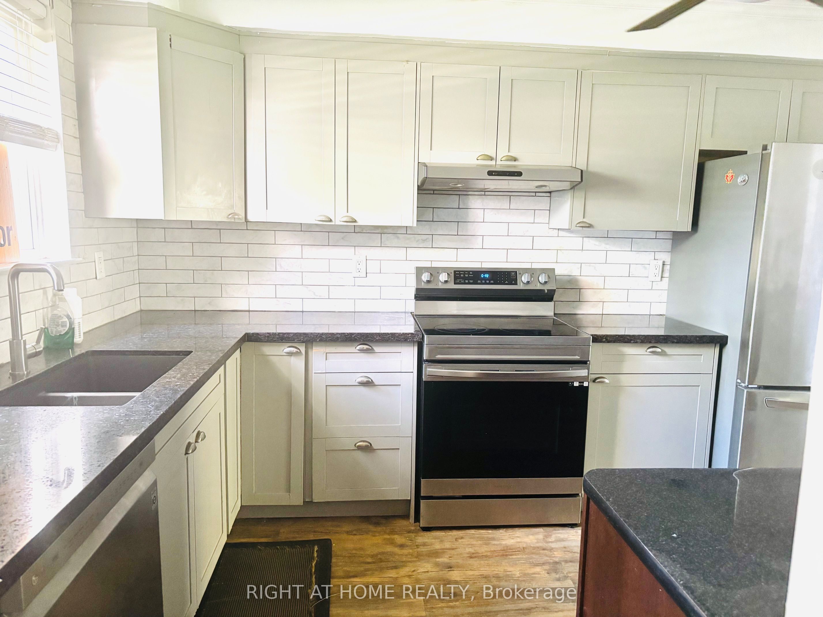 925 Bayly Street 7 Property Photo 10