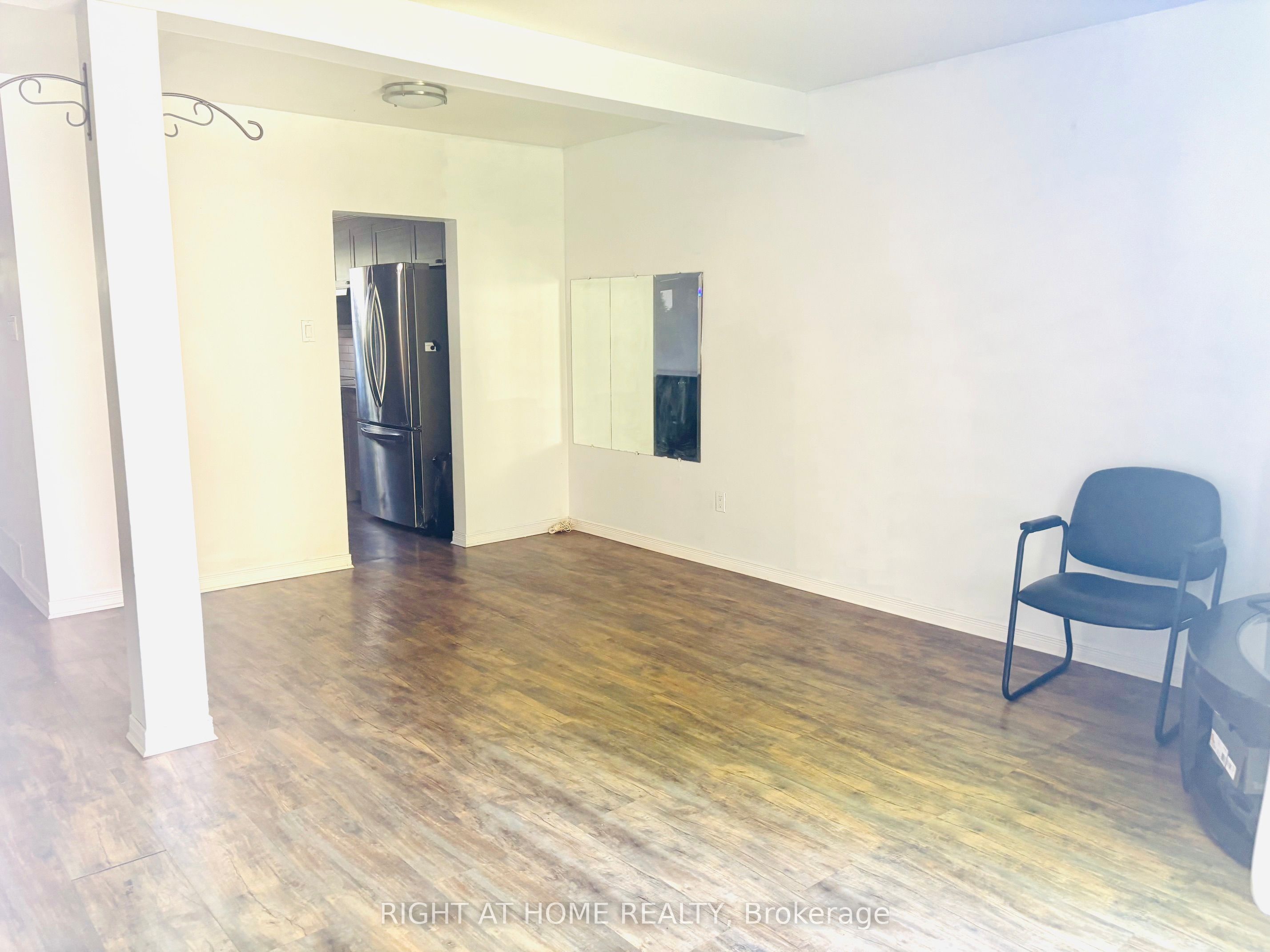 925 Bayly Street 7 Property Photo 19