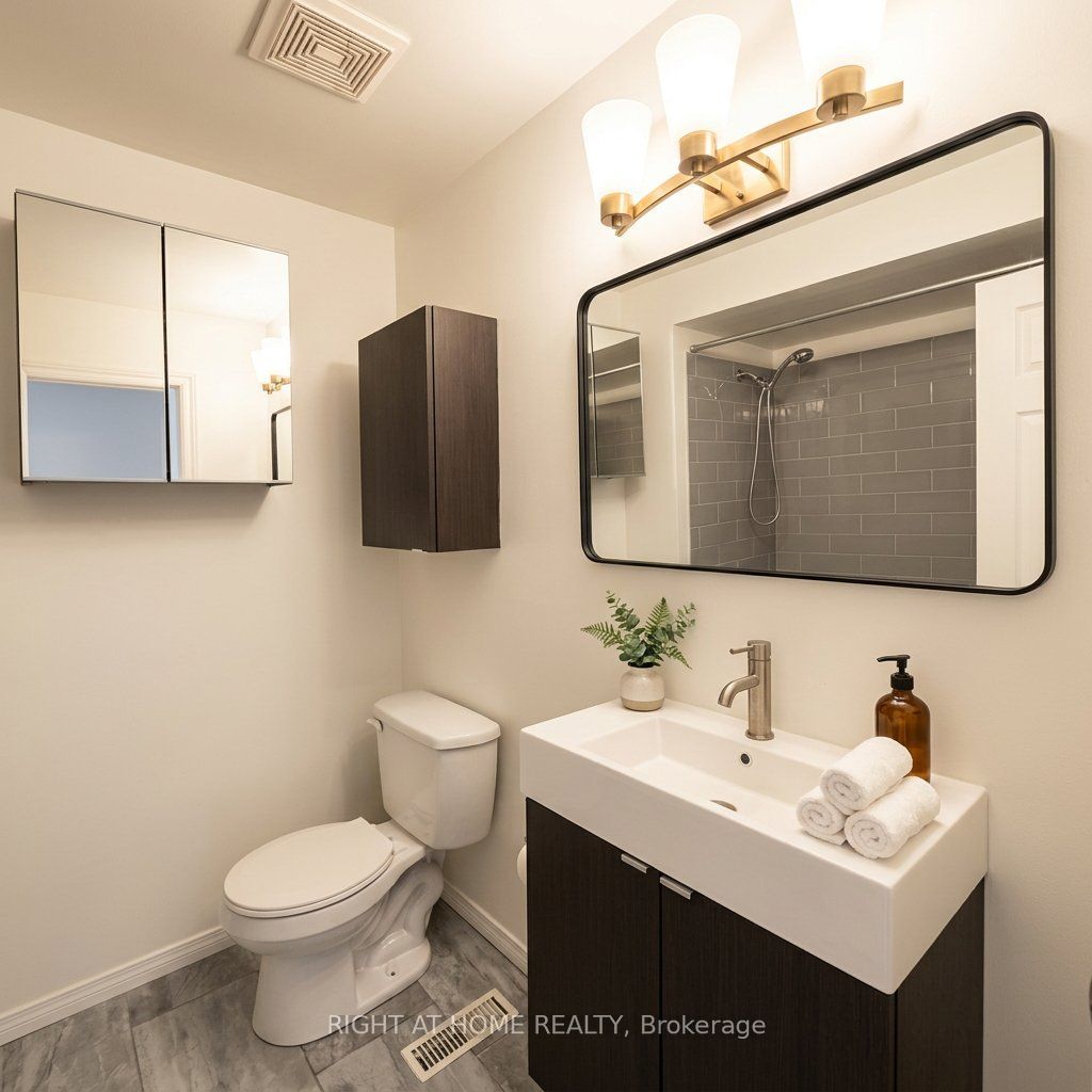 925 Bayly Street 7 Property Photo 24