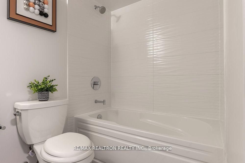 20 Meadowglen Place 322 Property Photo 9