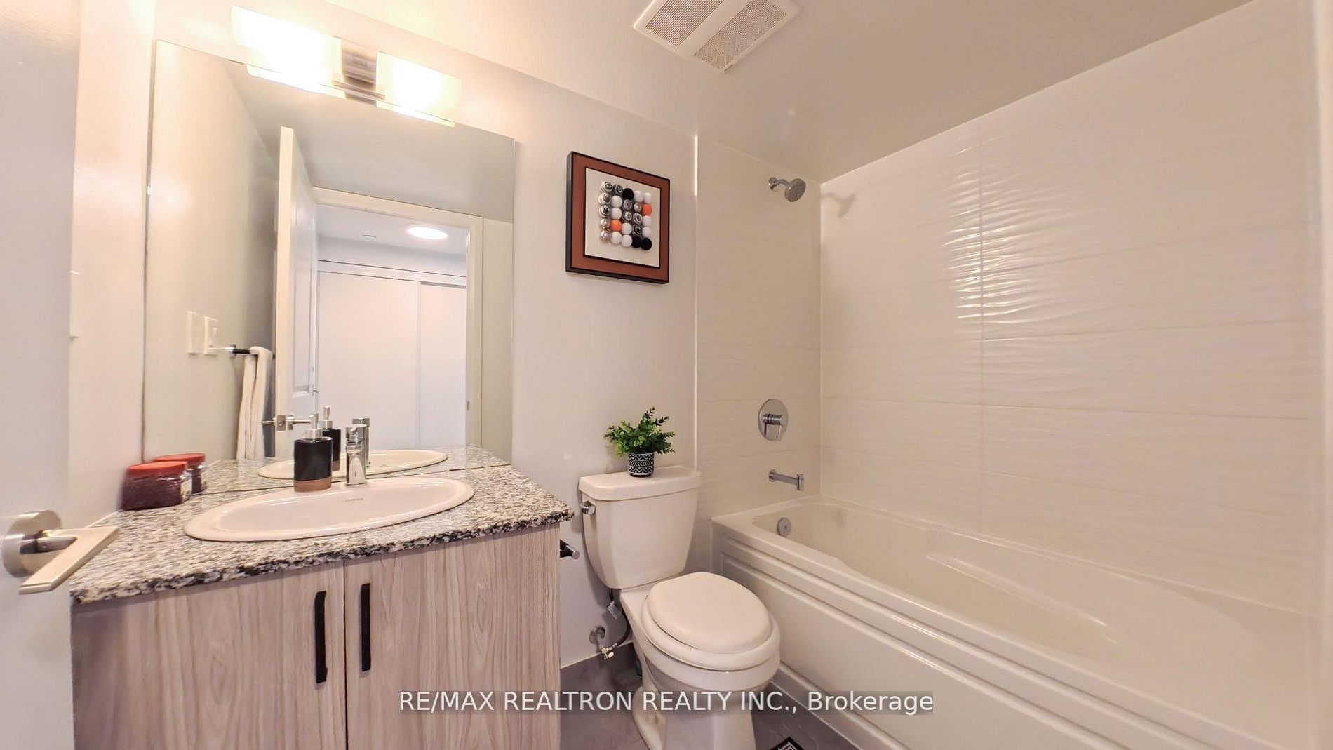 20 Meadowglen Place 322 Property Photo 13