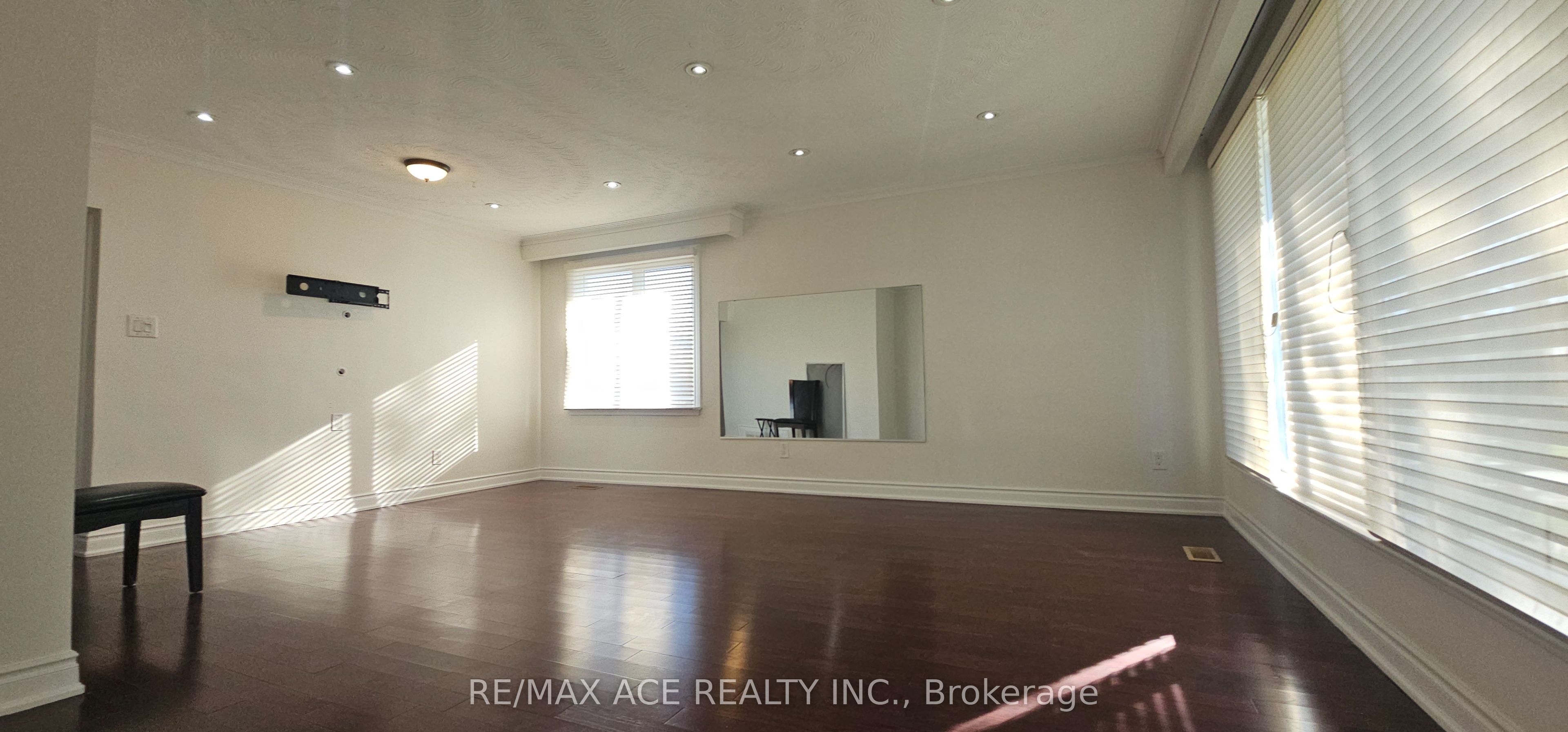 87 Lynnbrook Drive Main Property Photo 7